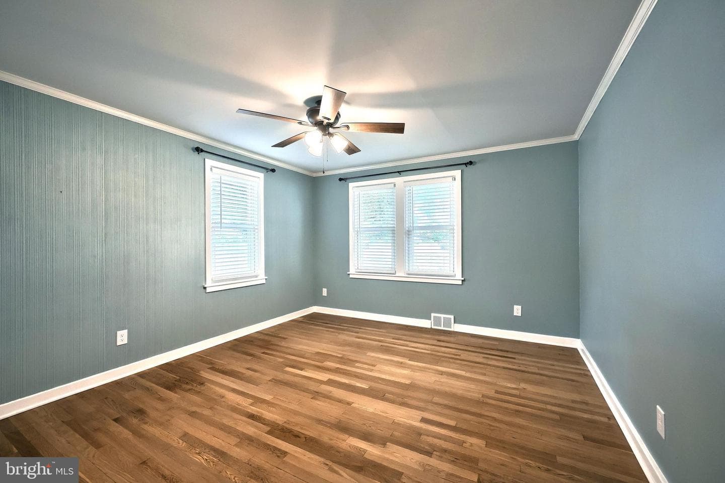 215 N Stephen Place photo 17
