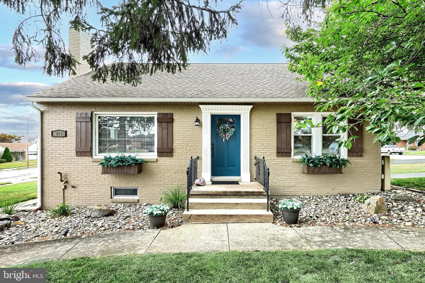215 N Stephen Place photo 2