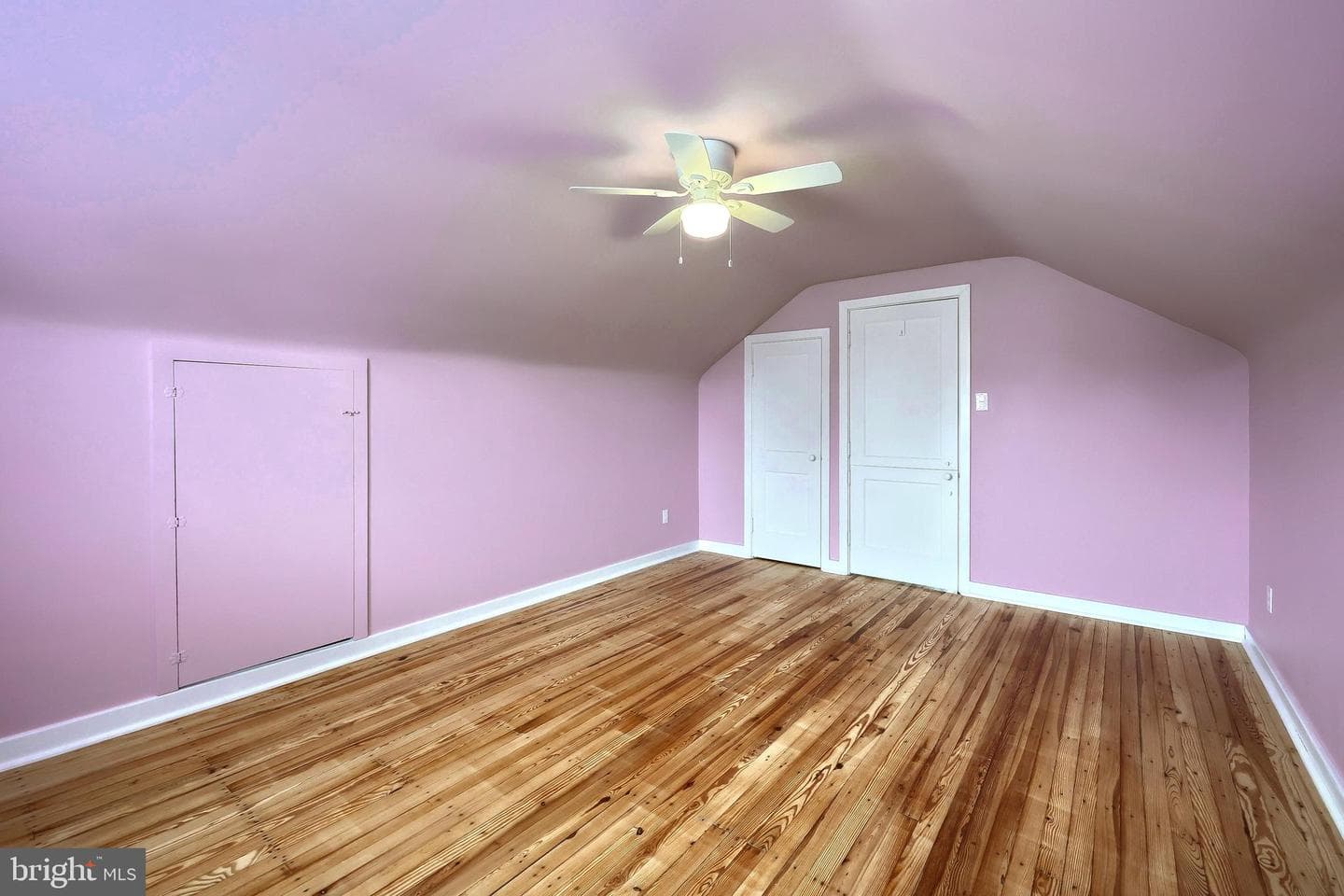 215 N Stephen Place photo 20
