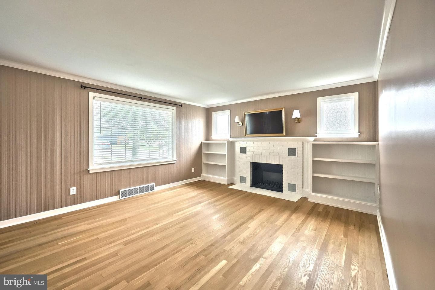 215 N Stephen Place photo 3