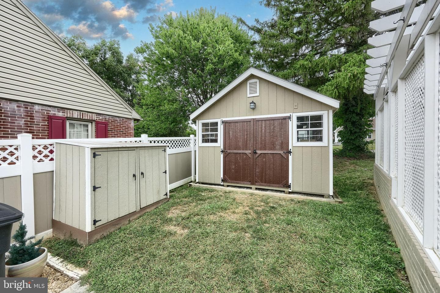 215 N Stephen Place photo 30