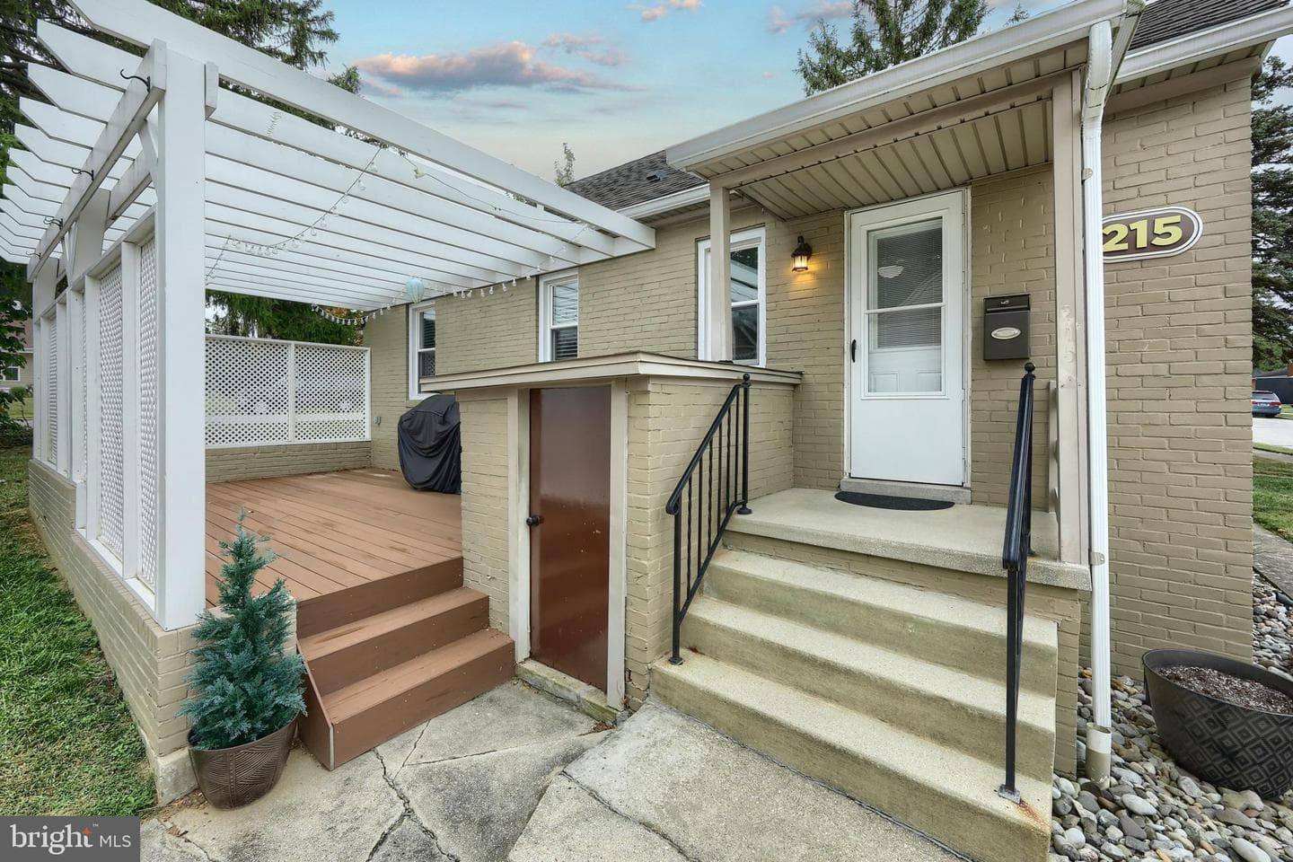 215 N Stephen Place photo 34