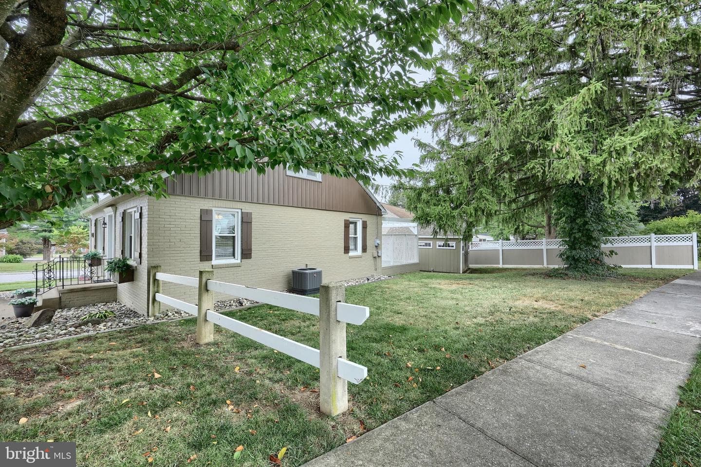 215 N Stephen Place photo 38