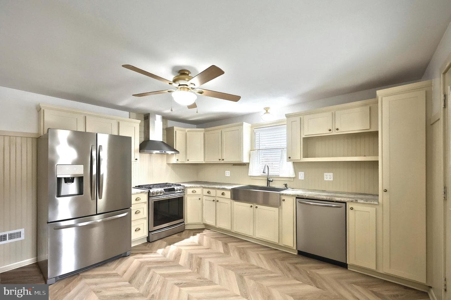 215 N Stephen Place photo 4