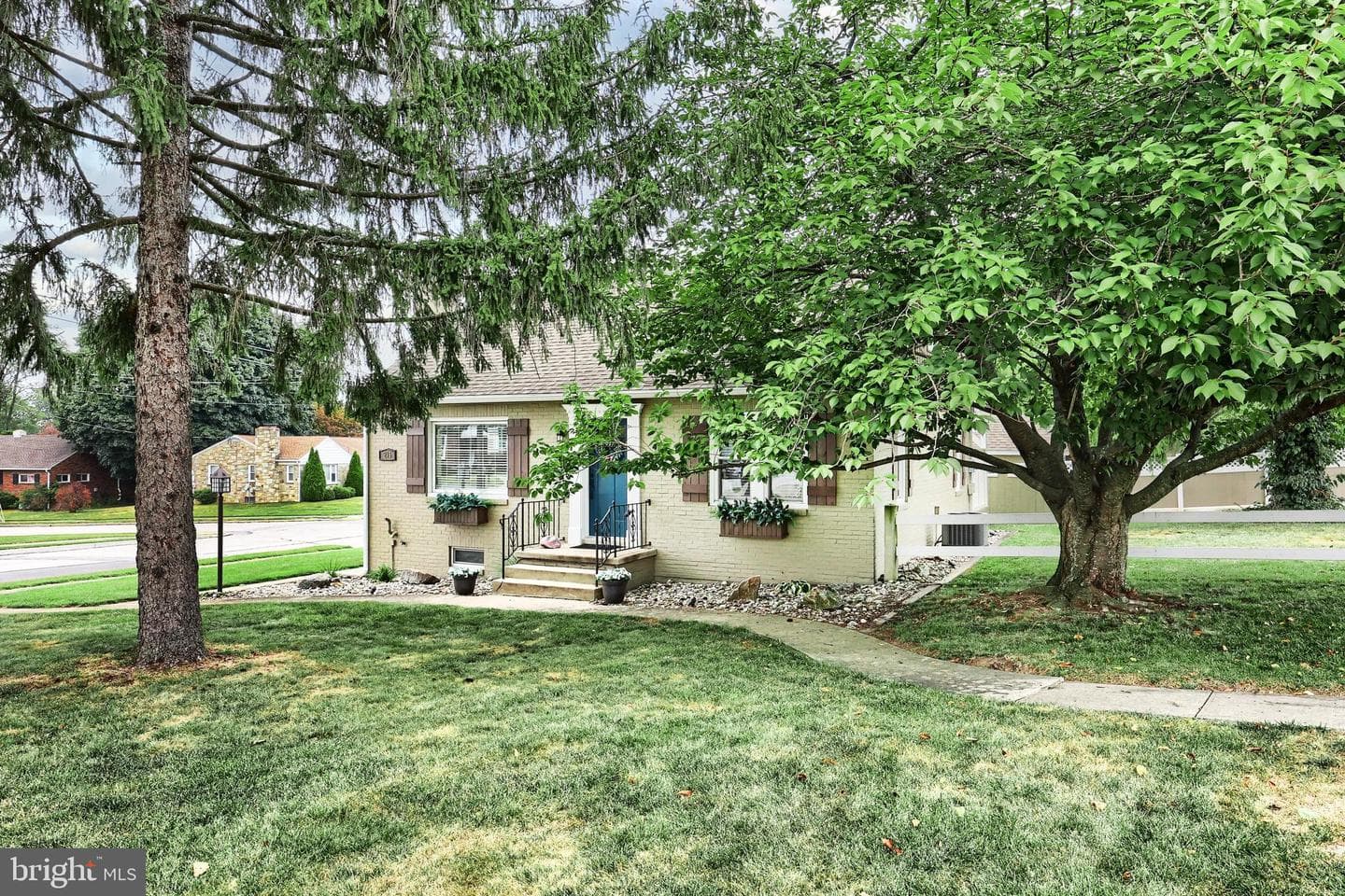 215 N Stephen Place photo 40