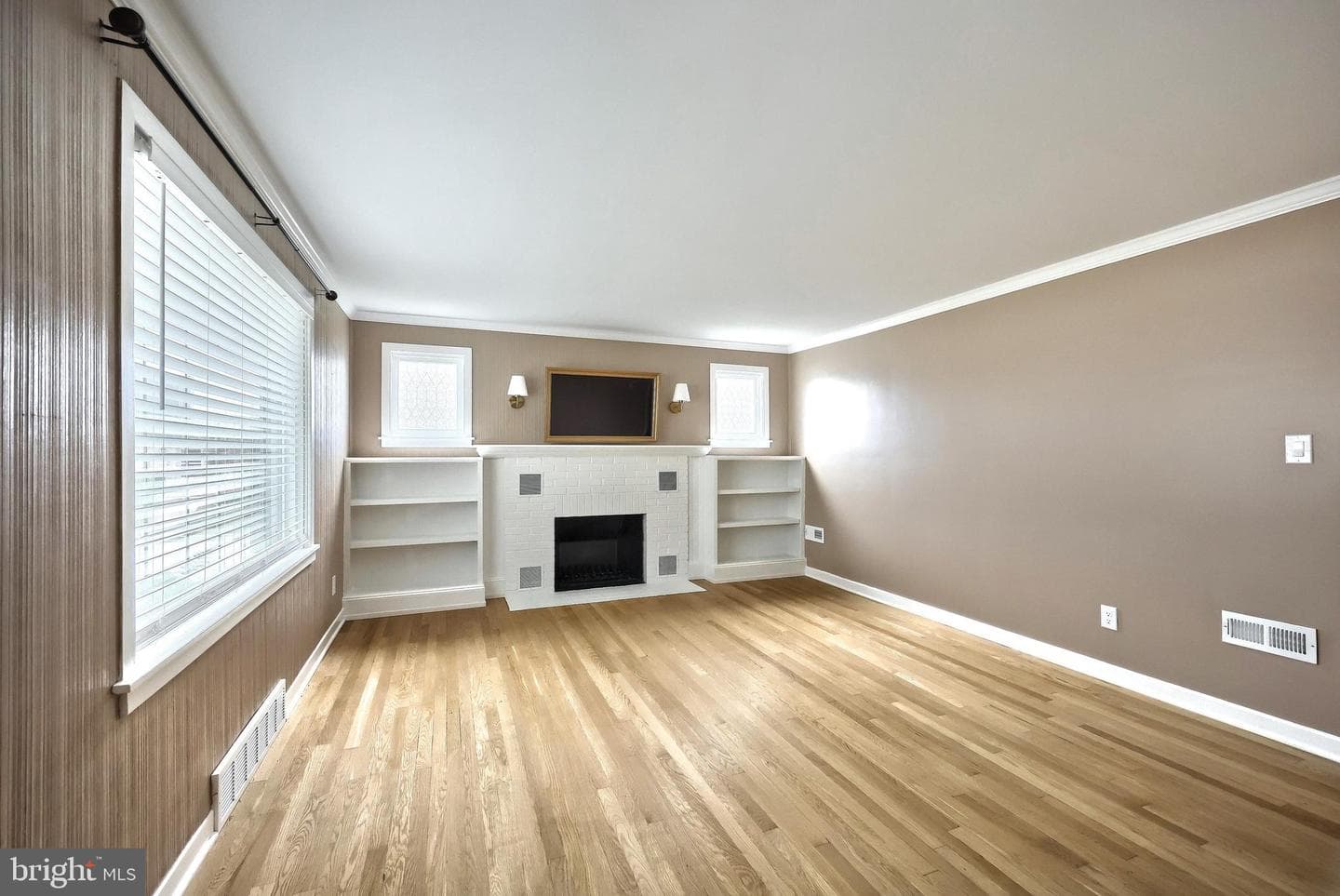 215 N Stephen Place photo 7