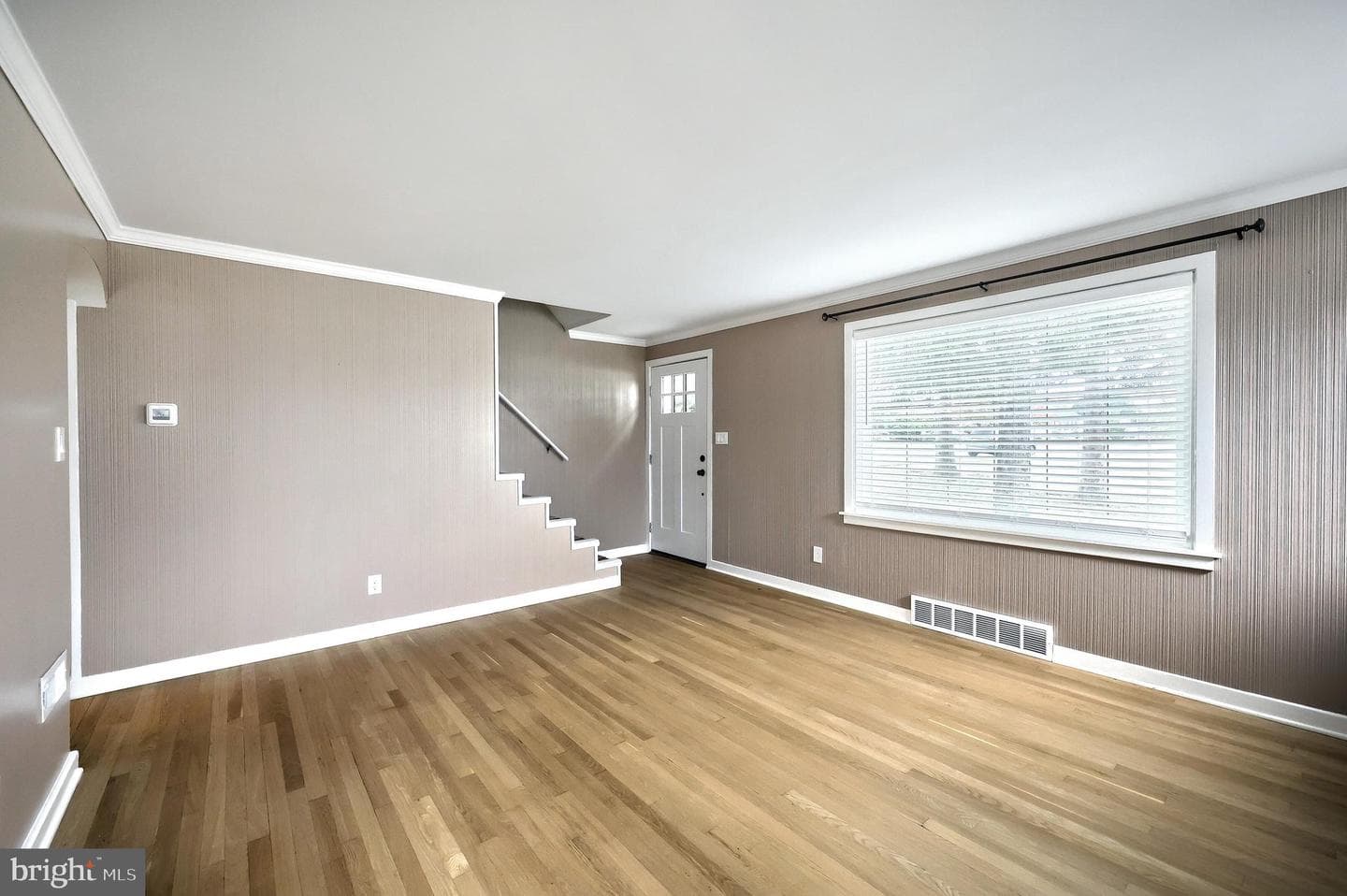 215 N Stephen Place photo 8