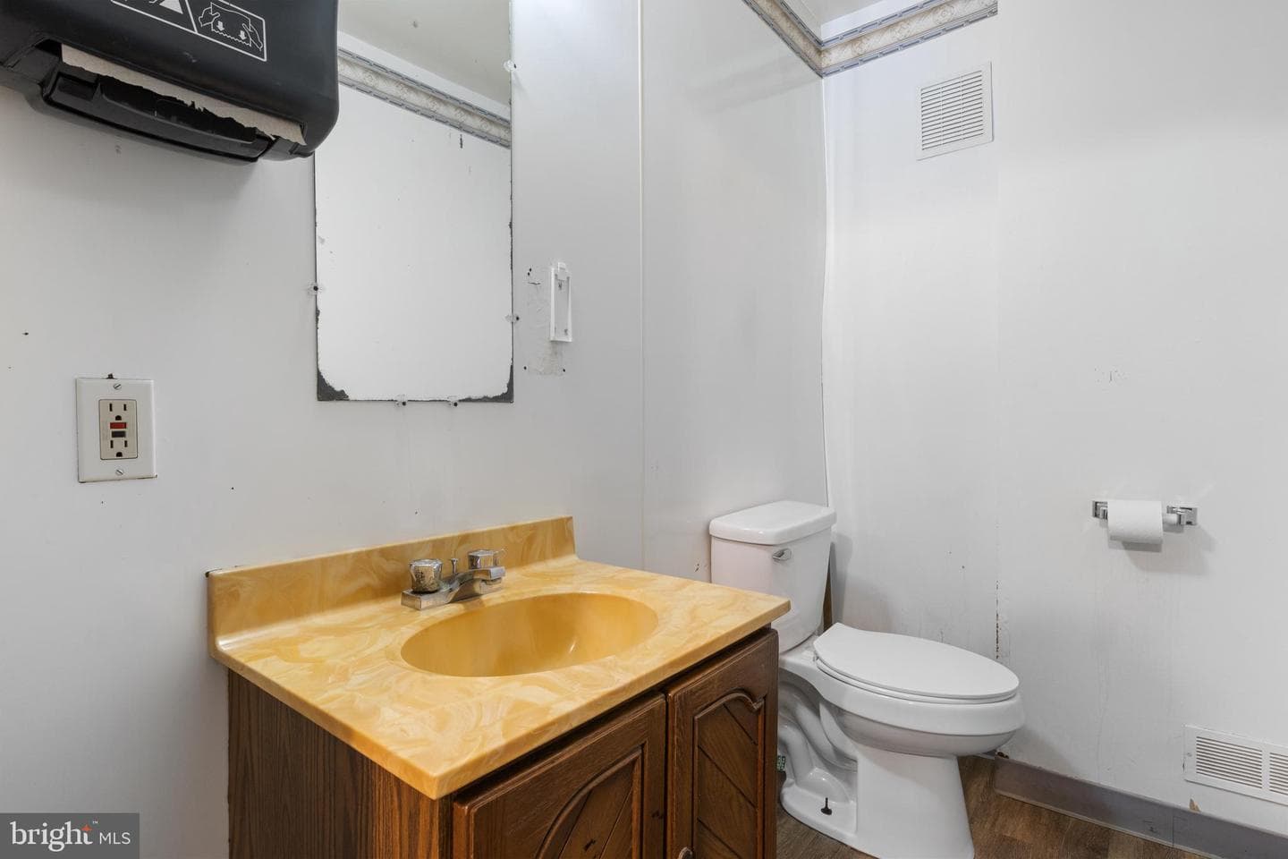 318 E Poplar Street photo 13