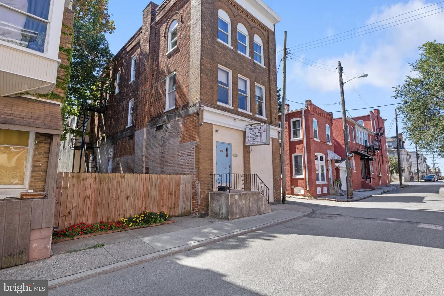 318 E Poplar Street photo 2