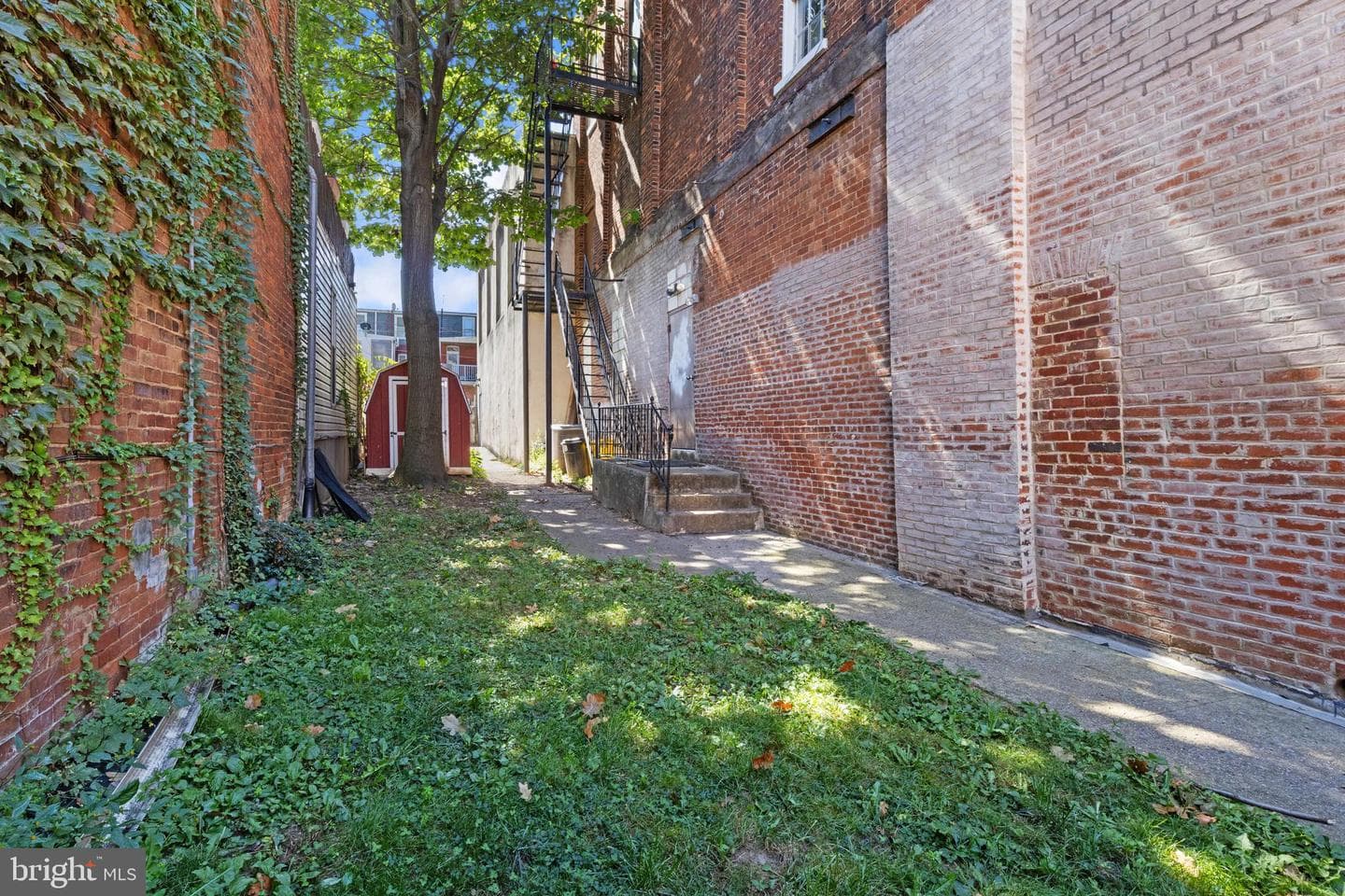 318 E Poplar Street photo 41