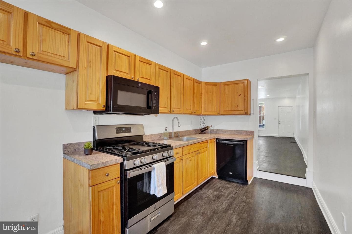 41 N West Street photo 8