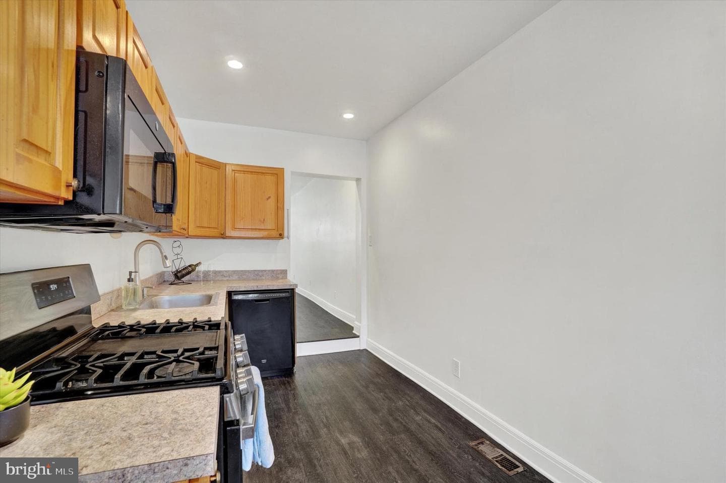 41 N West Street photo 9