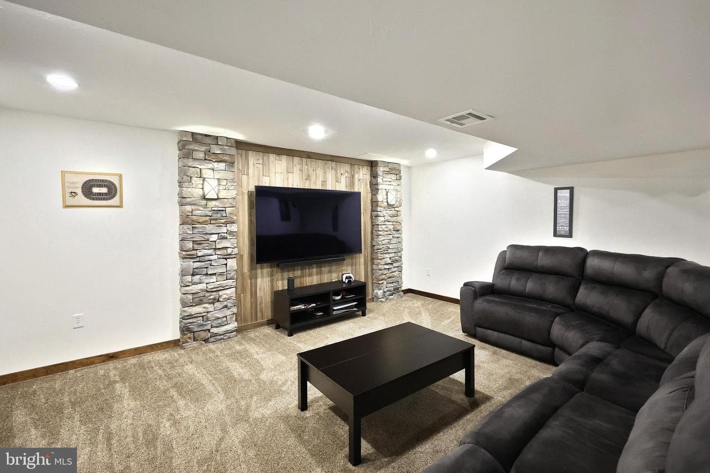 2140 Thoroughbred Court photo 43