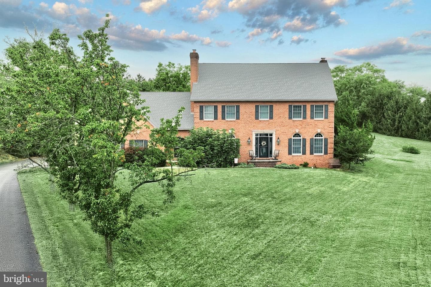 1425 Brittany Drive photo 2