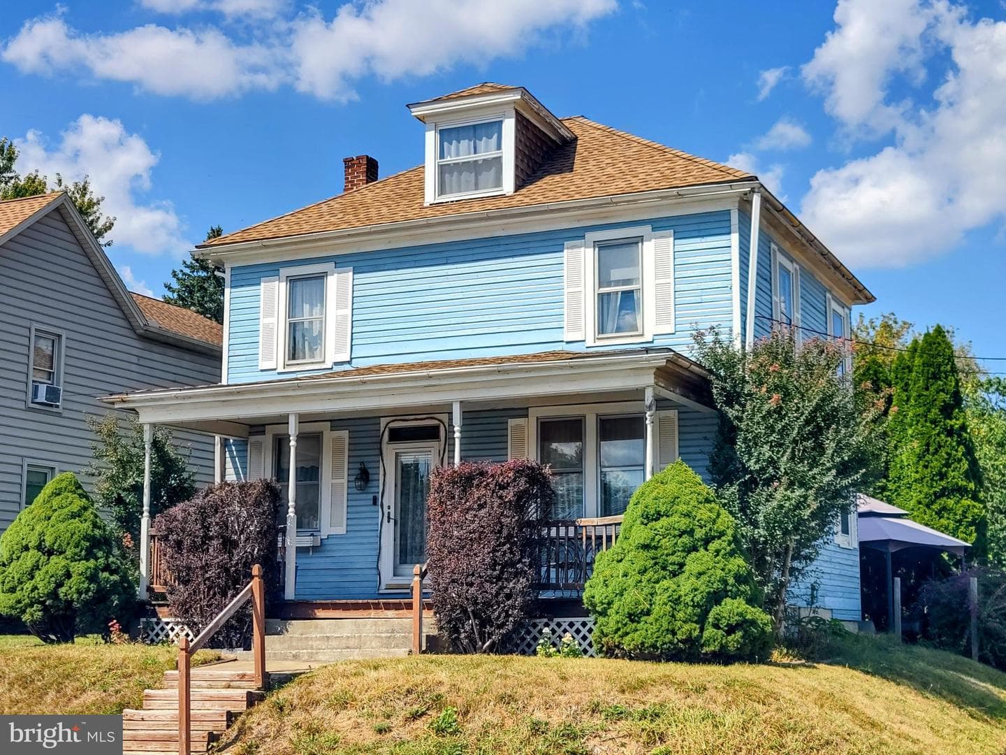 216 Charles Avenue photo 1
