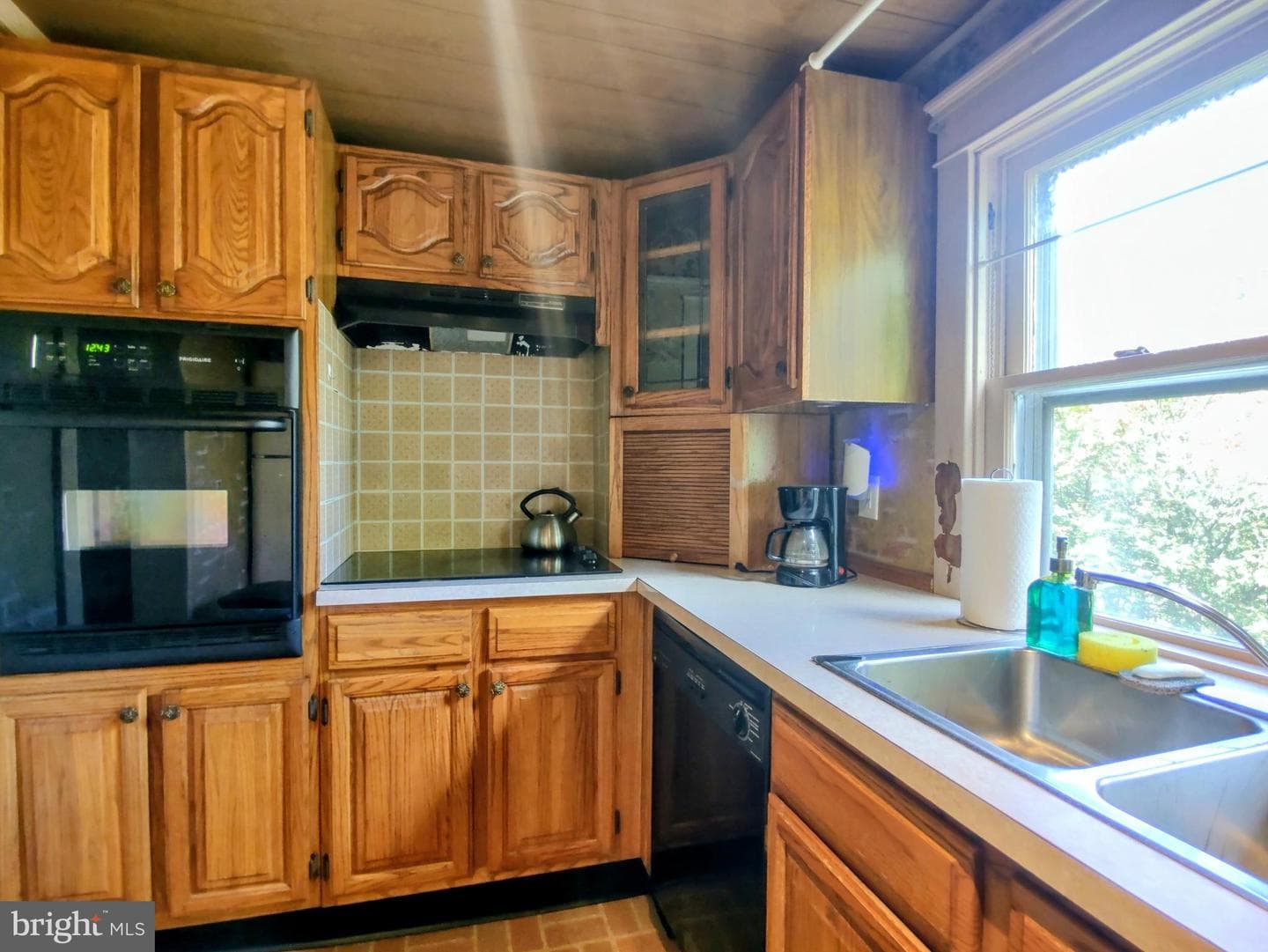 216 Charles Avenue photo 10
