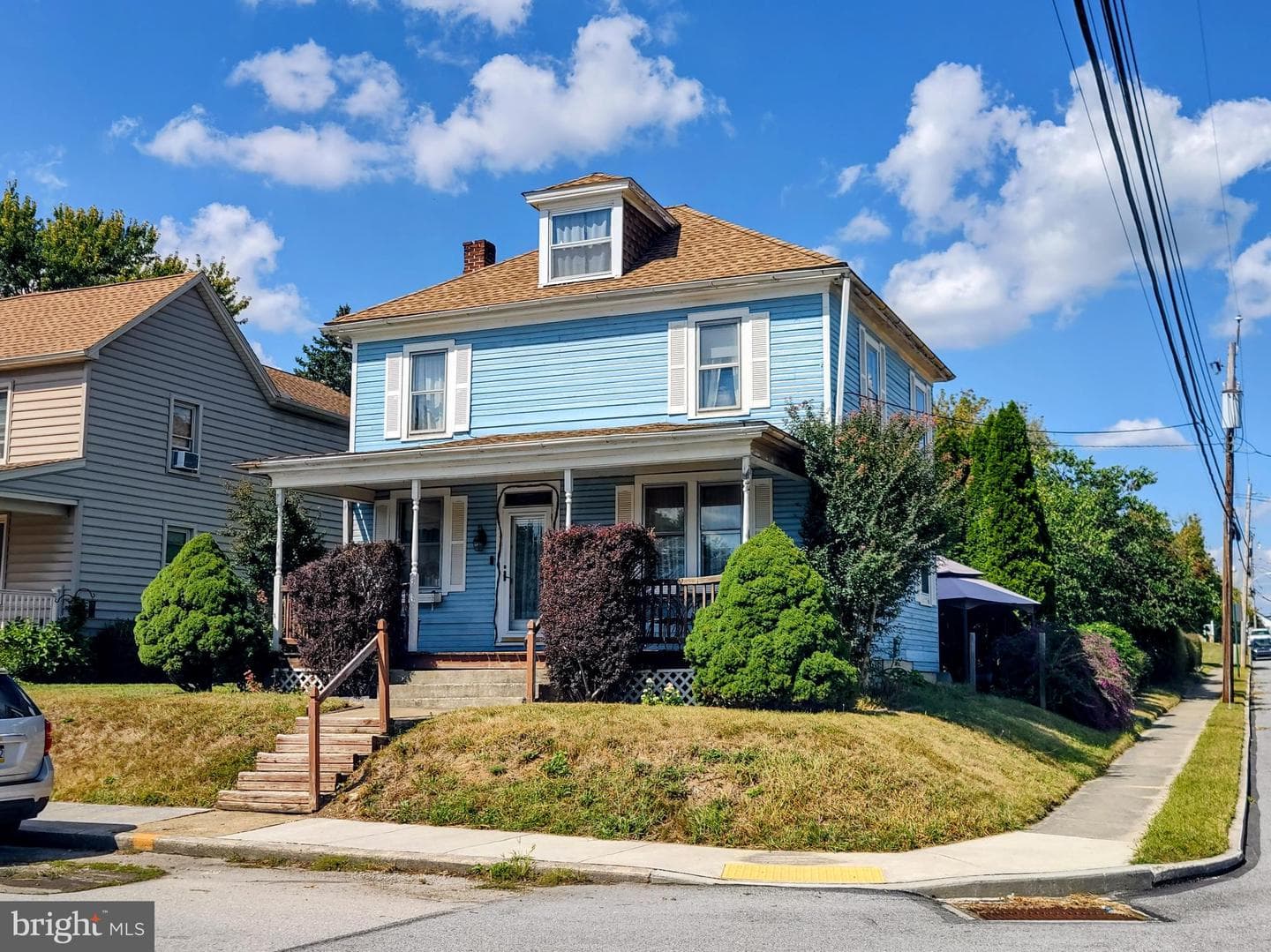 216 Charles Avenue photo 2