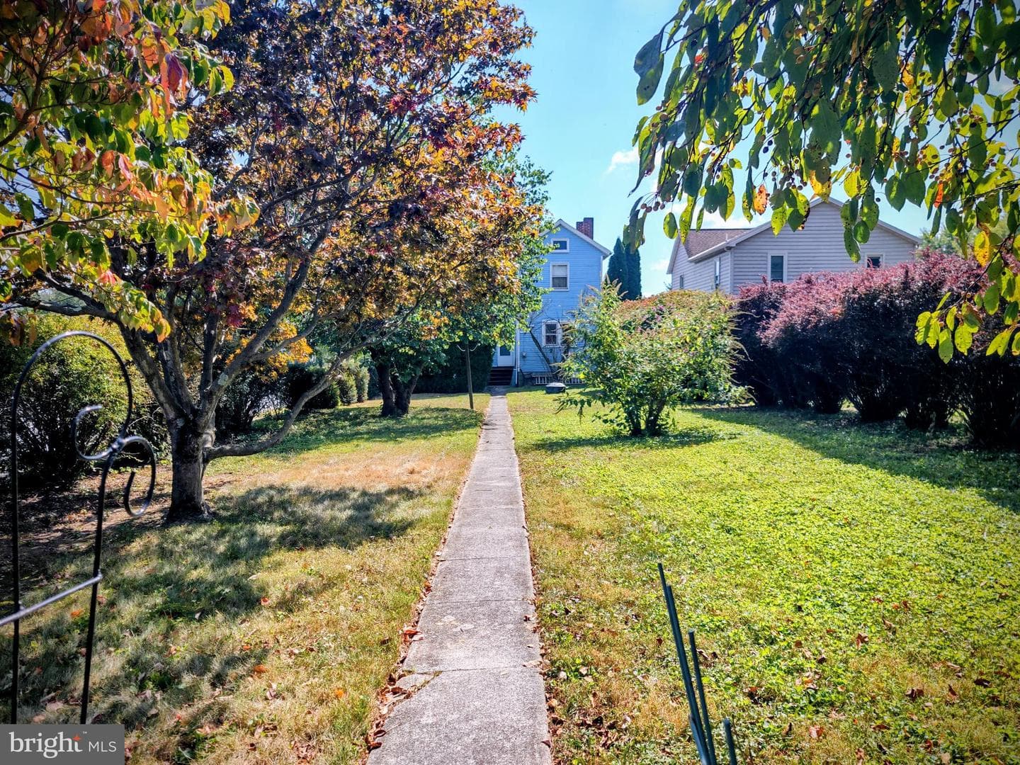 216 Charles Avenue photo 4