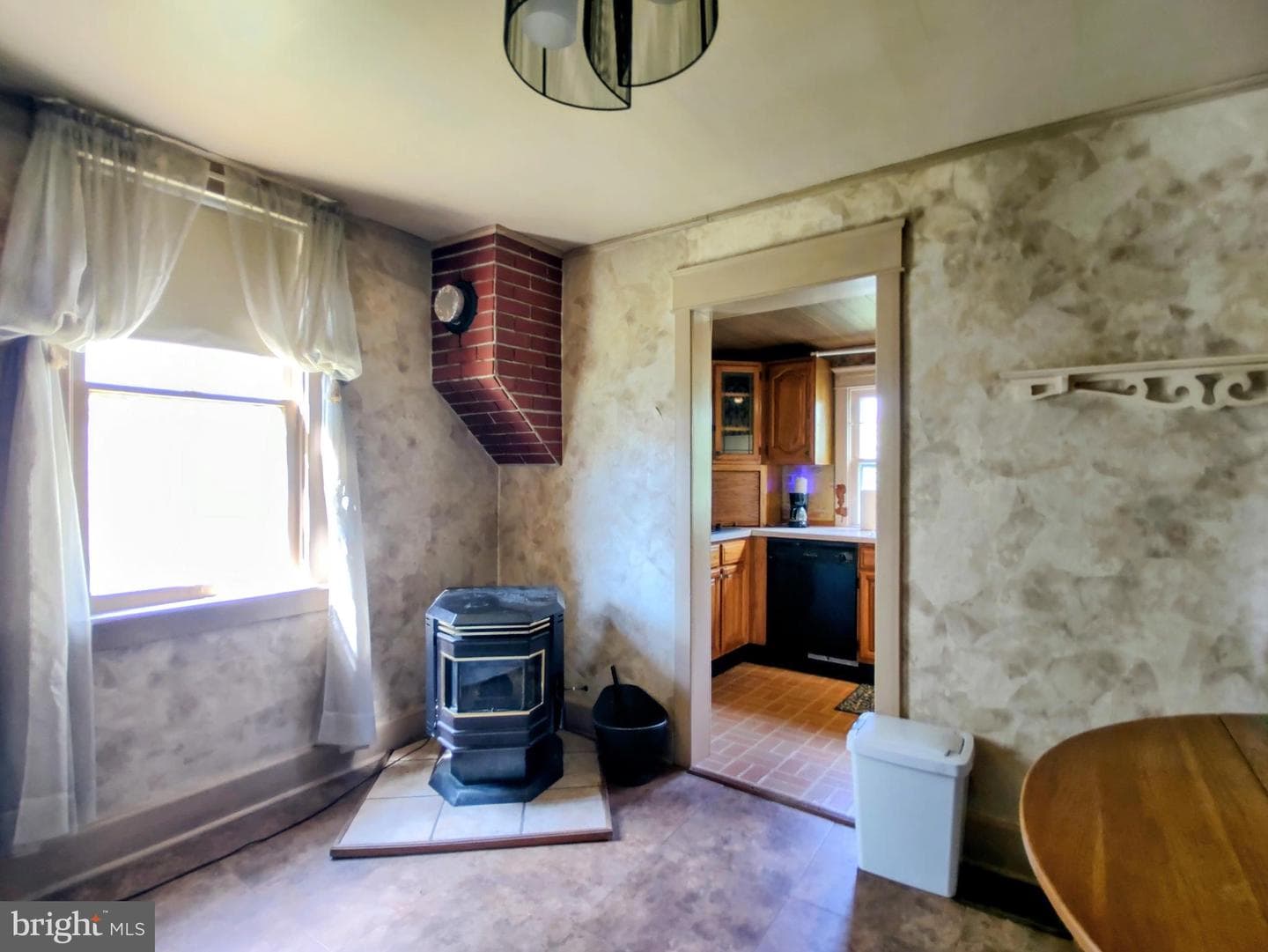 216 Charles Avenue photo 7