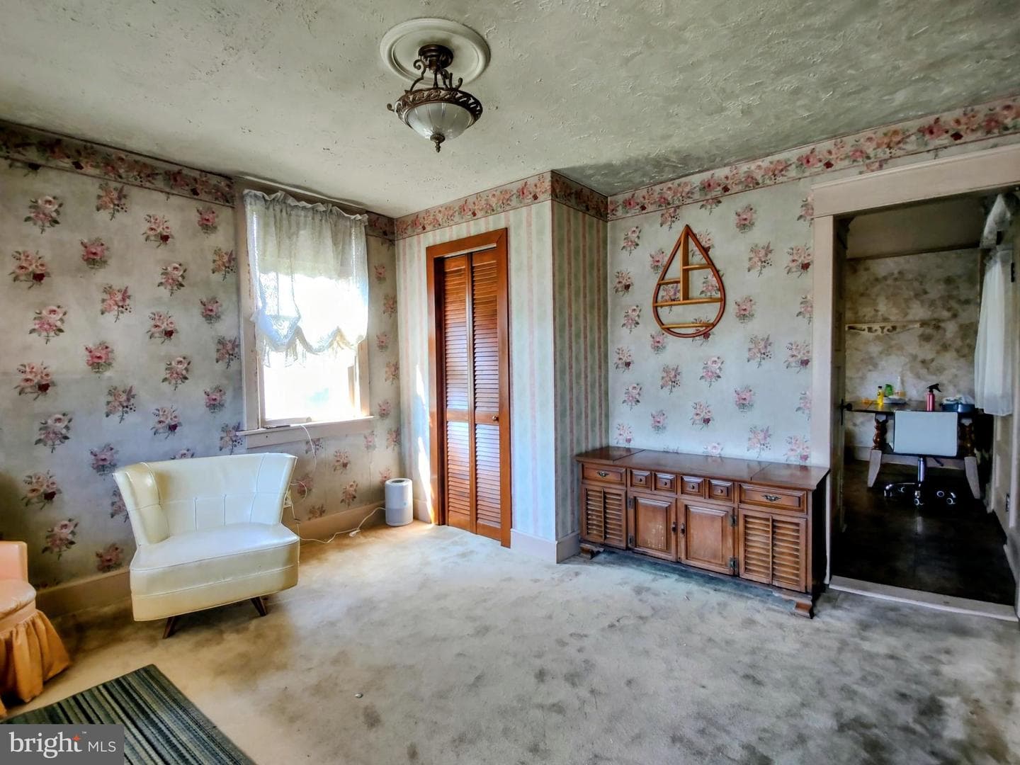 216 Charles Avenue photo 8