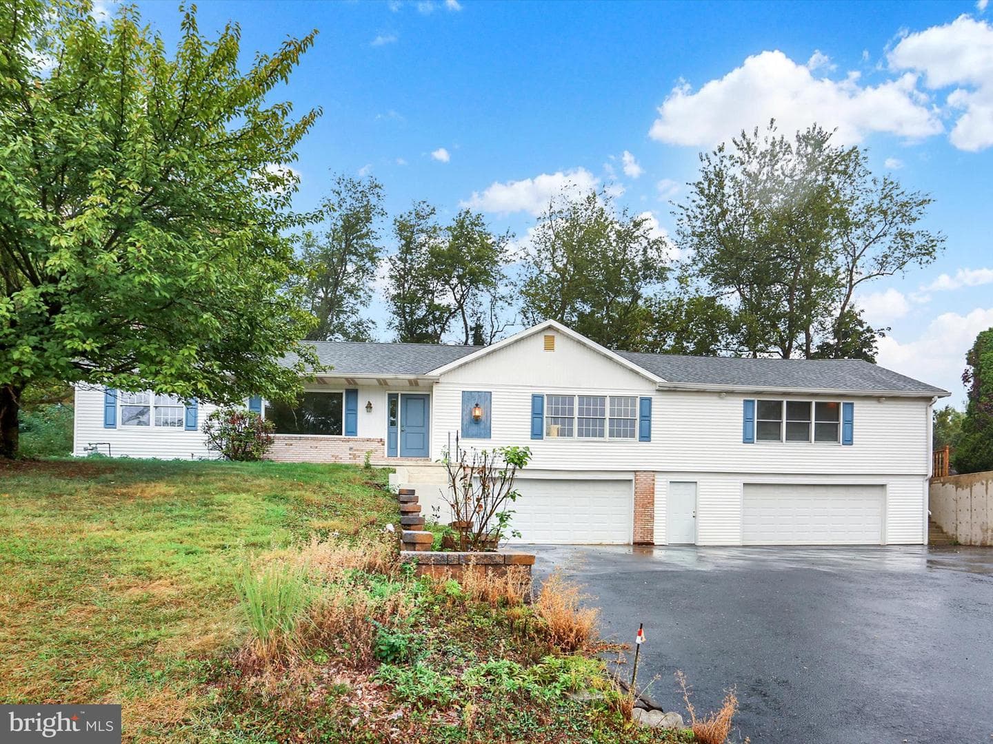 317 Hillcrest Drive photo 2