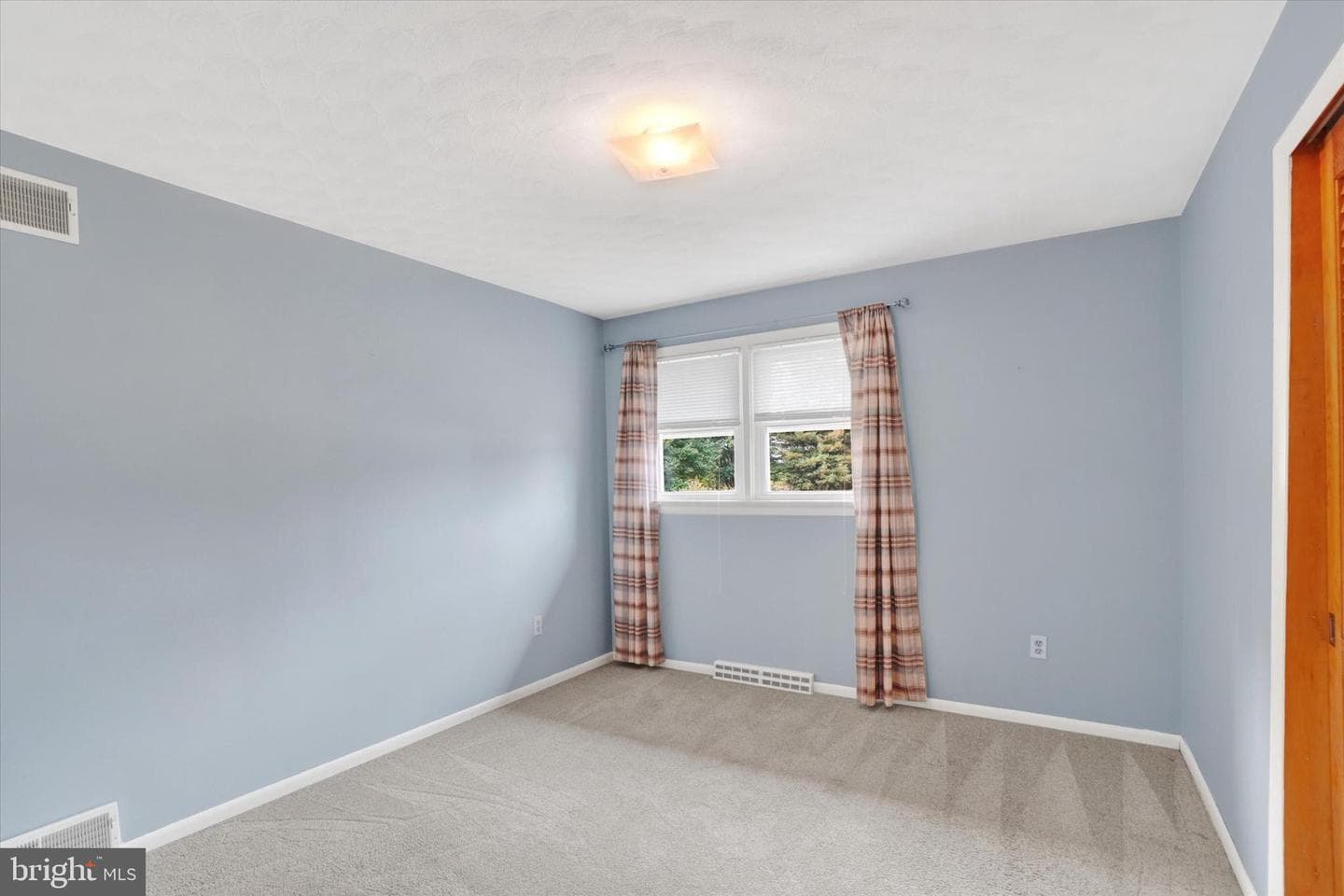 2154 Derry Road photo 11