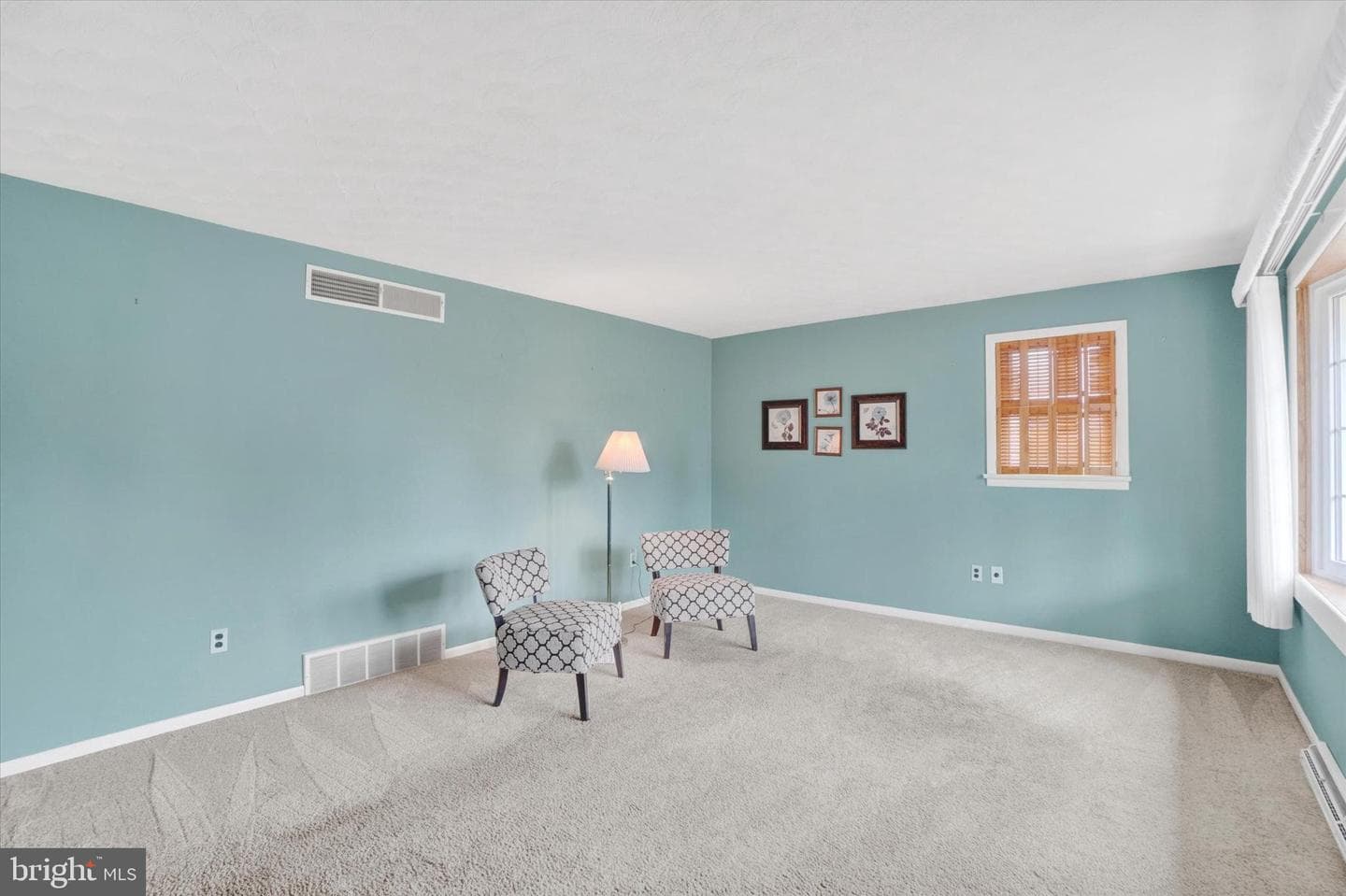 2154 Derry Road photo 3