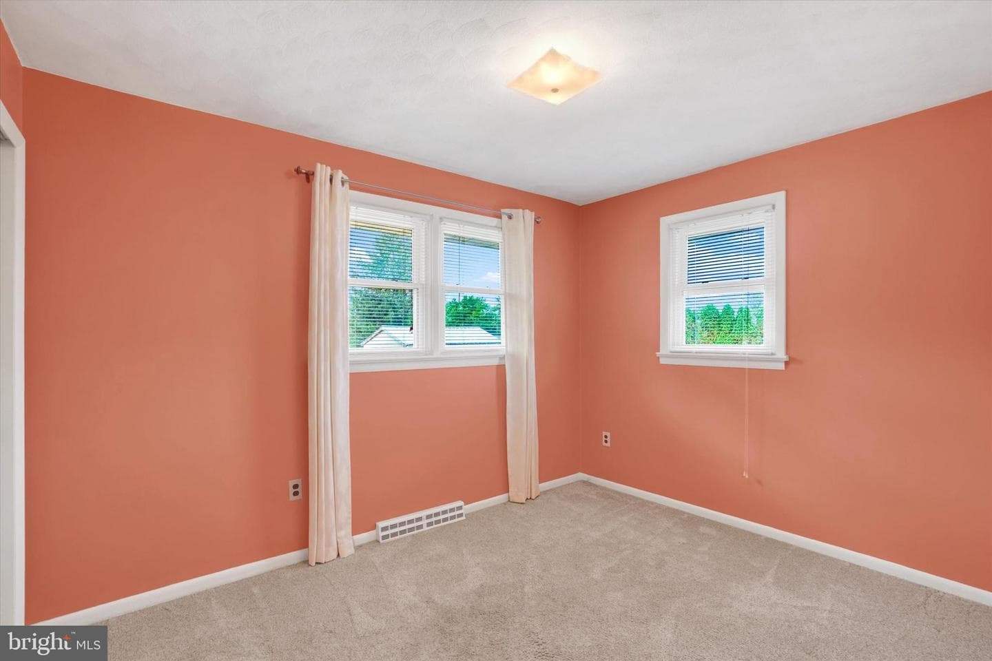 2154 Derry Road photo 9