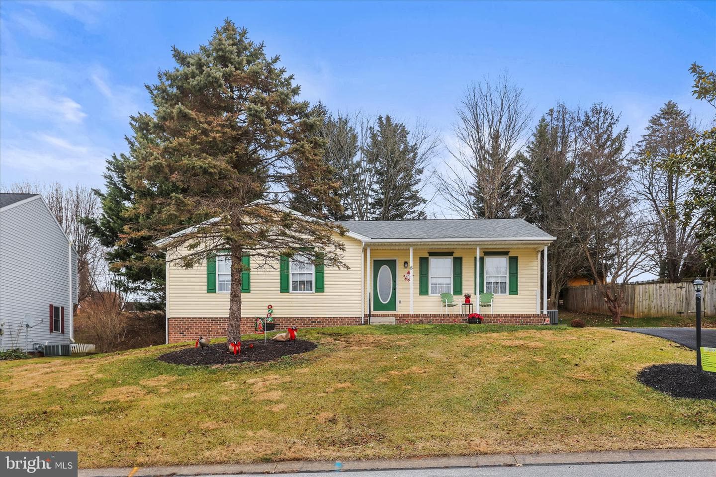 8 Magnolia Lane photo 4