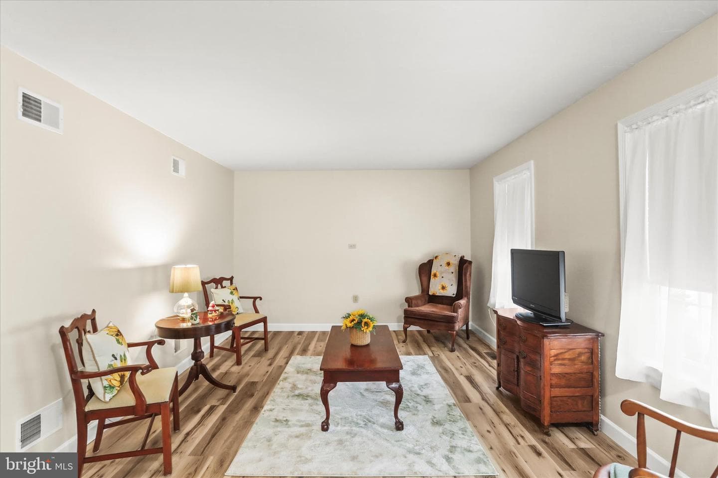 8 Magnolia Lane photo 9