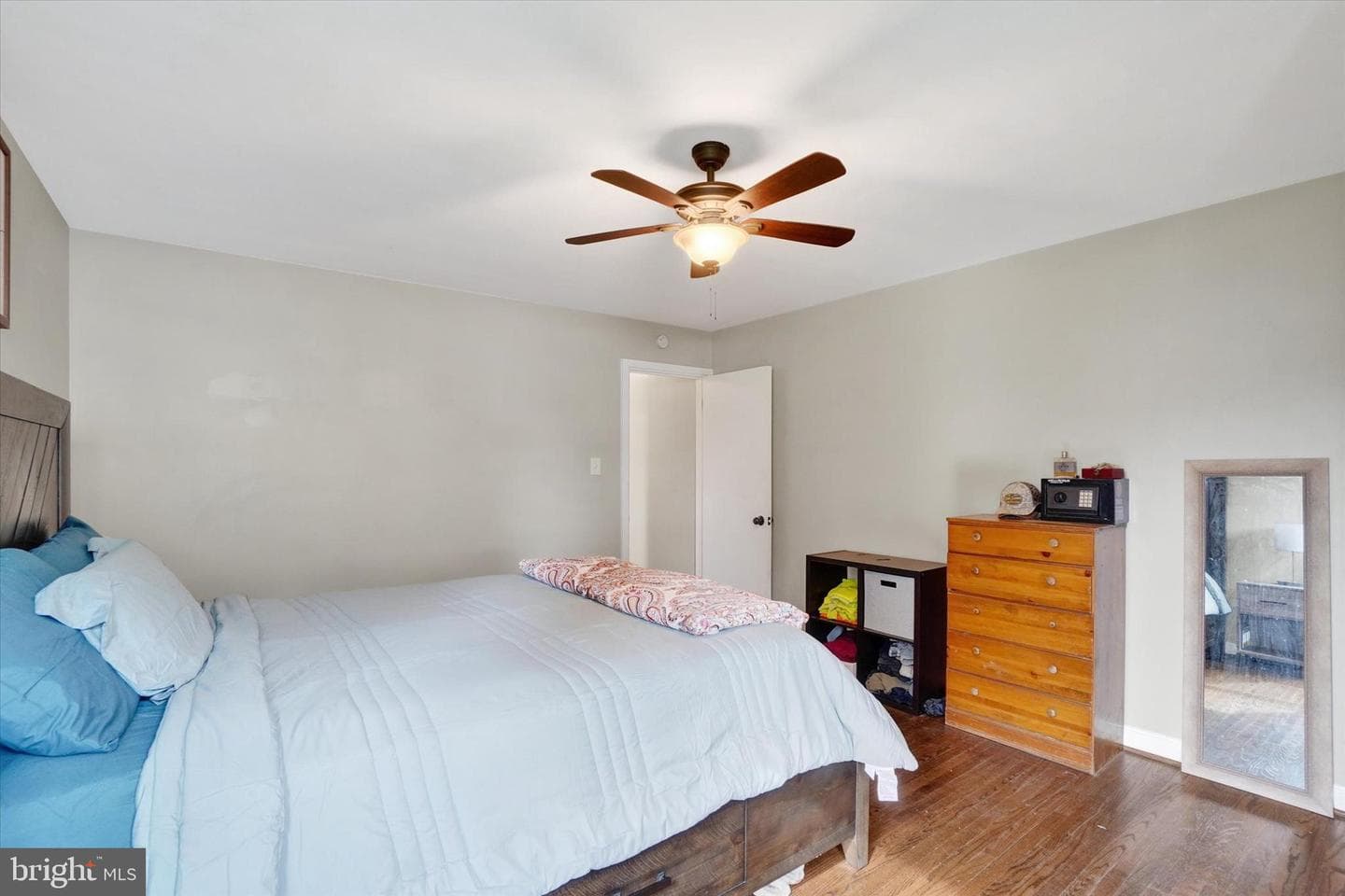 738 Wise Avenue photo 13