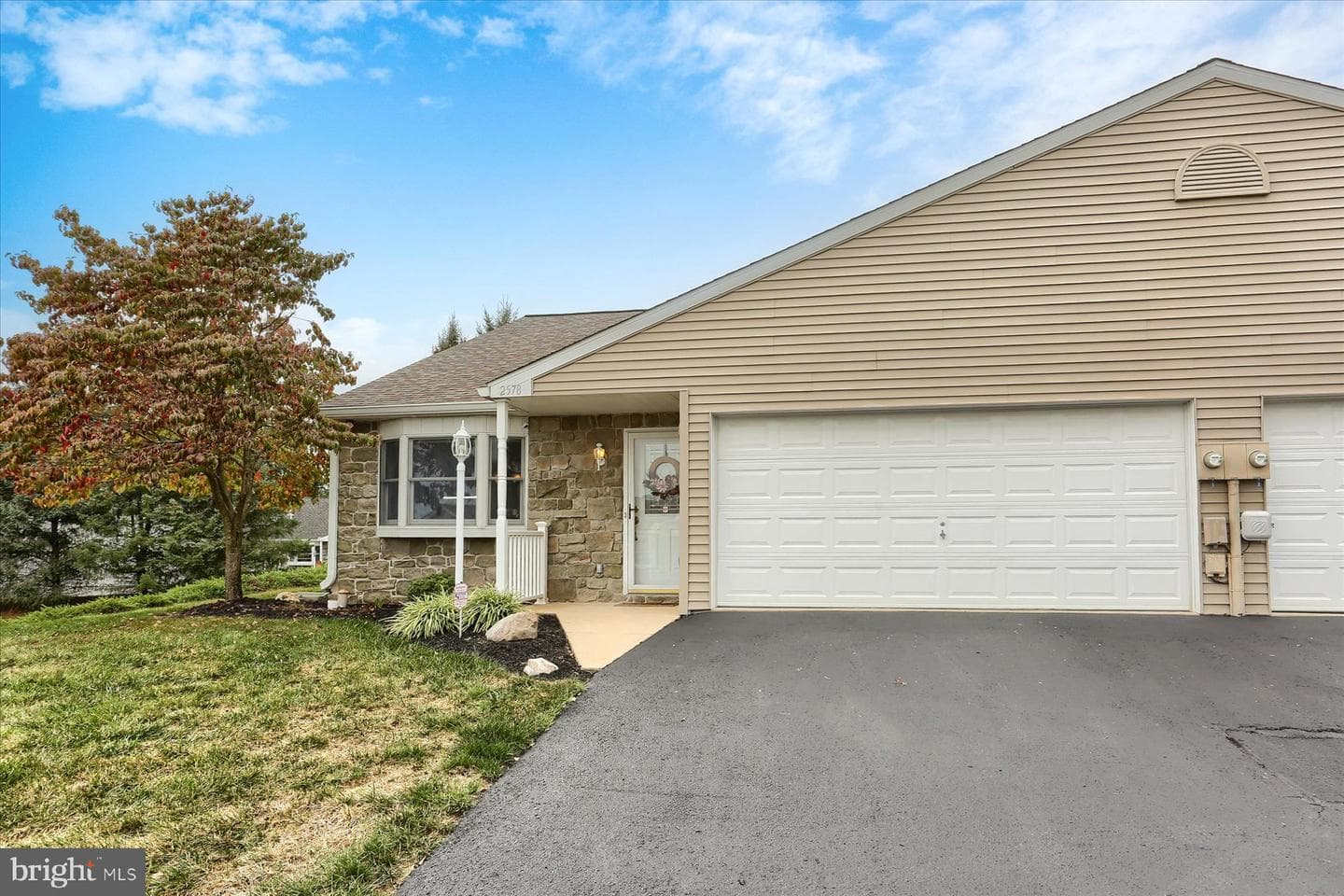 2578 Shagbark Court photo 2