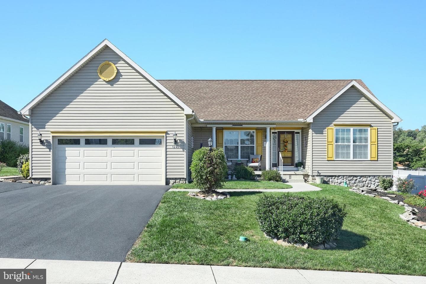 1245 Pinnacle Court photo 2