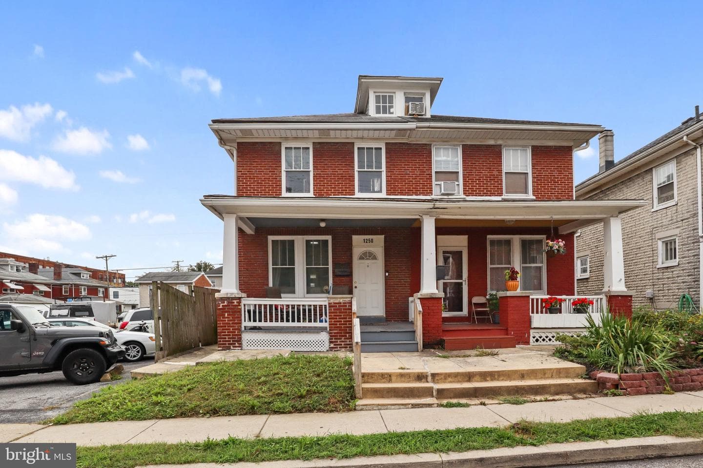 1250 W King Street photo 1
