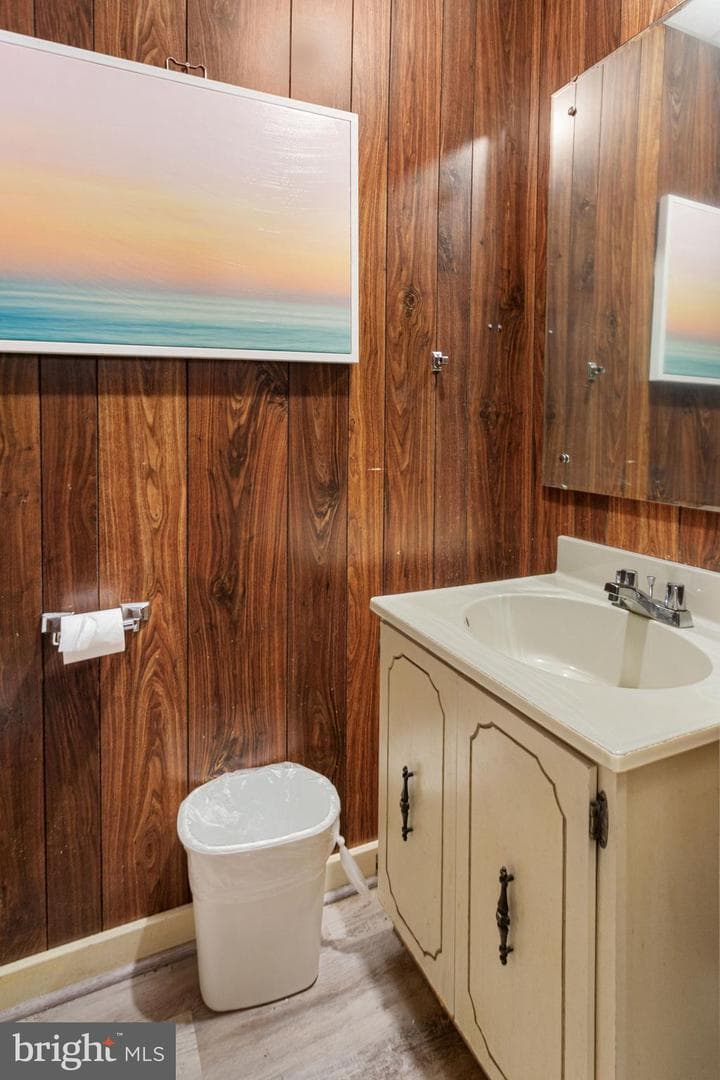 324 E Pleasant Street photo 11