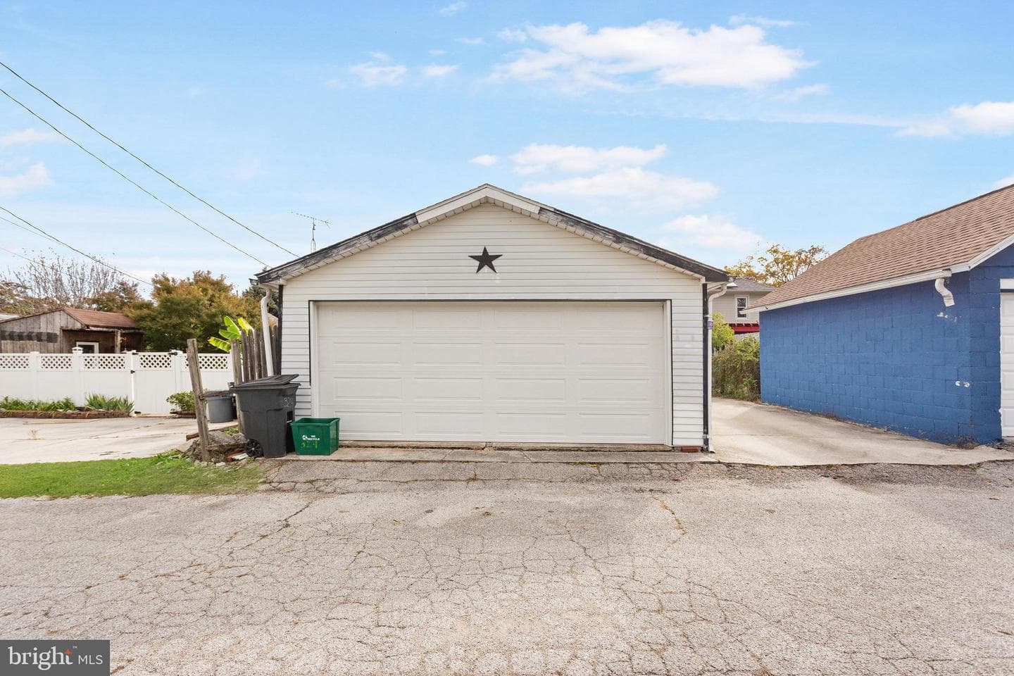 324 E Pleasant Street photo 16