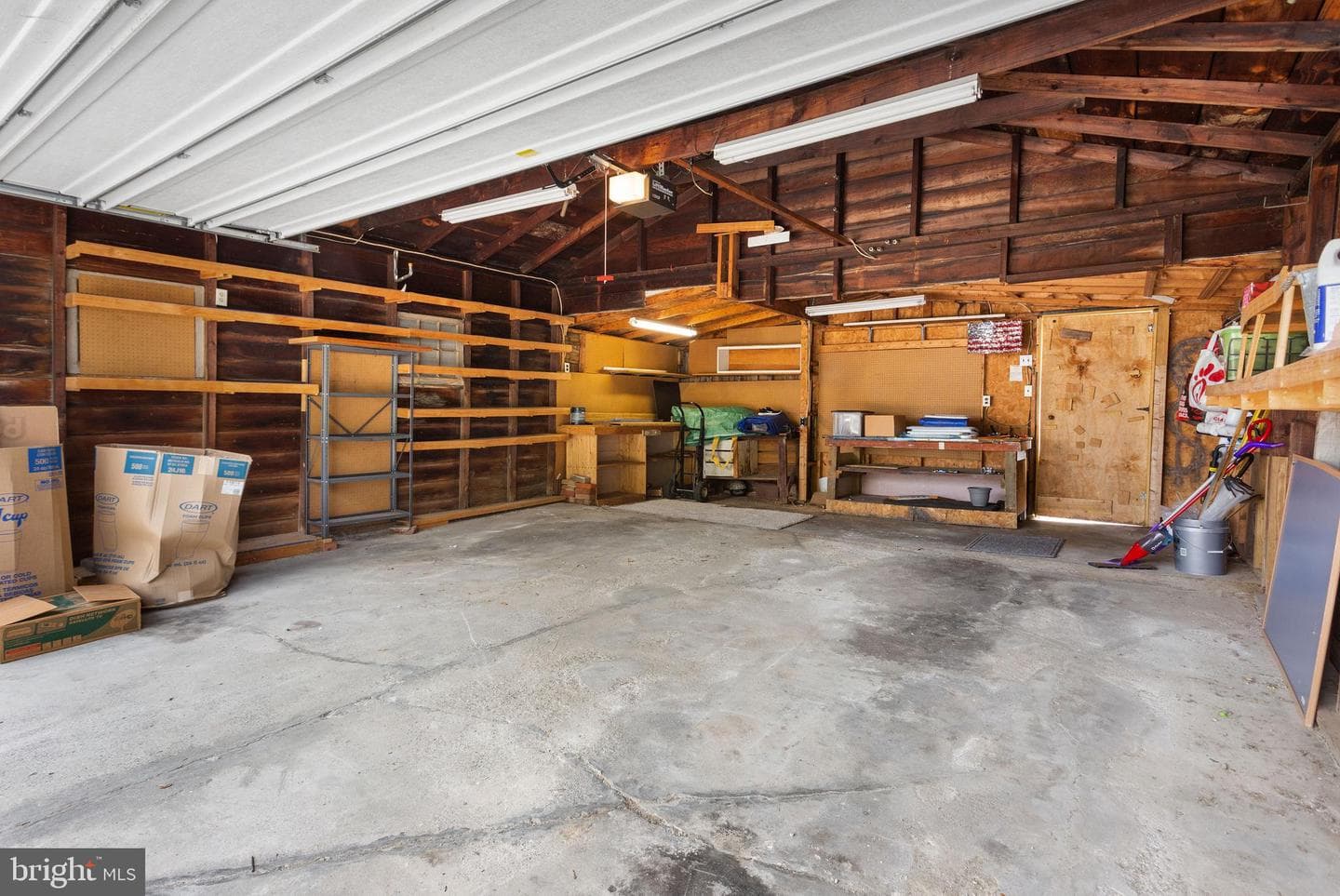 324 E Pleasant Street photo 17