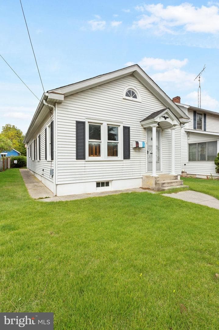 324 E Pleasant Street photo 3