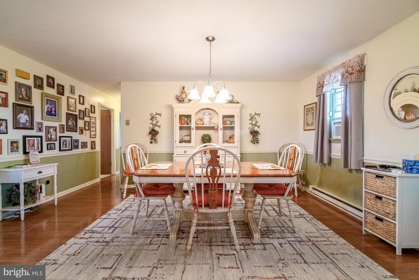 1398 Manor Road photo 11