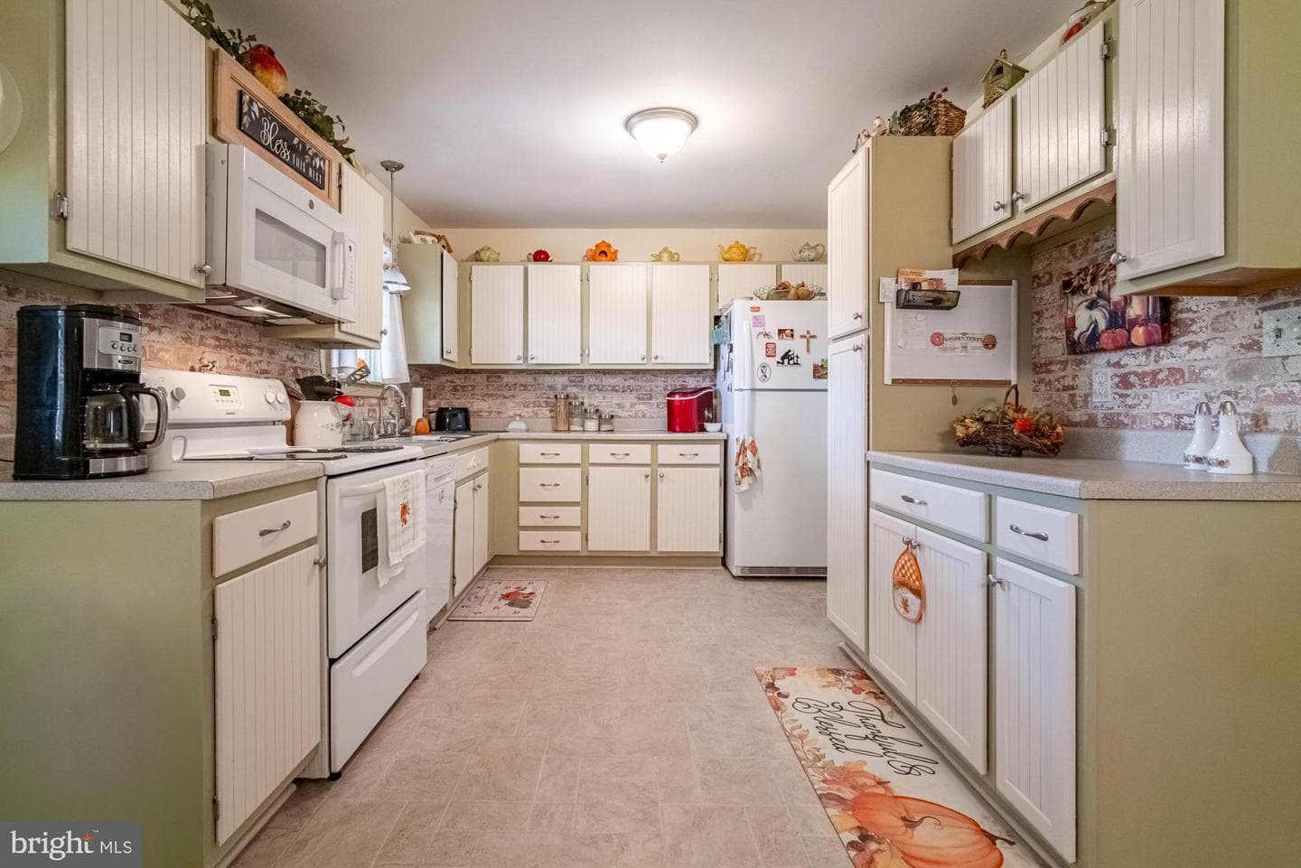 1398 Manor Road photo 12