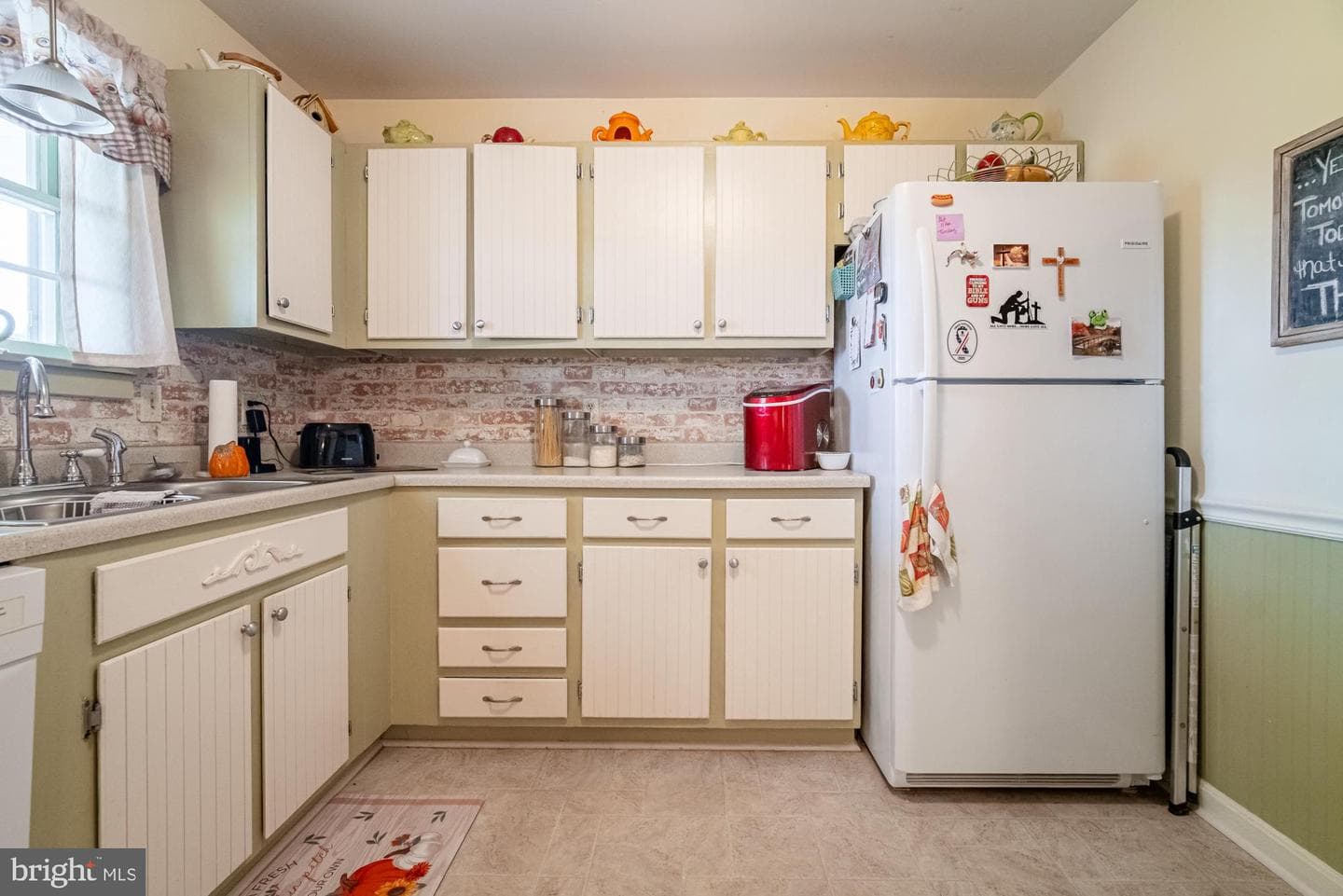 1398 Manor Road photo 14
