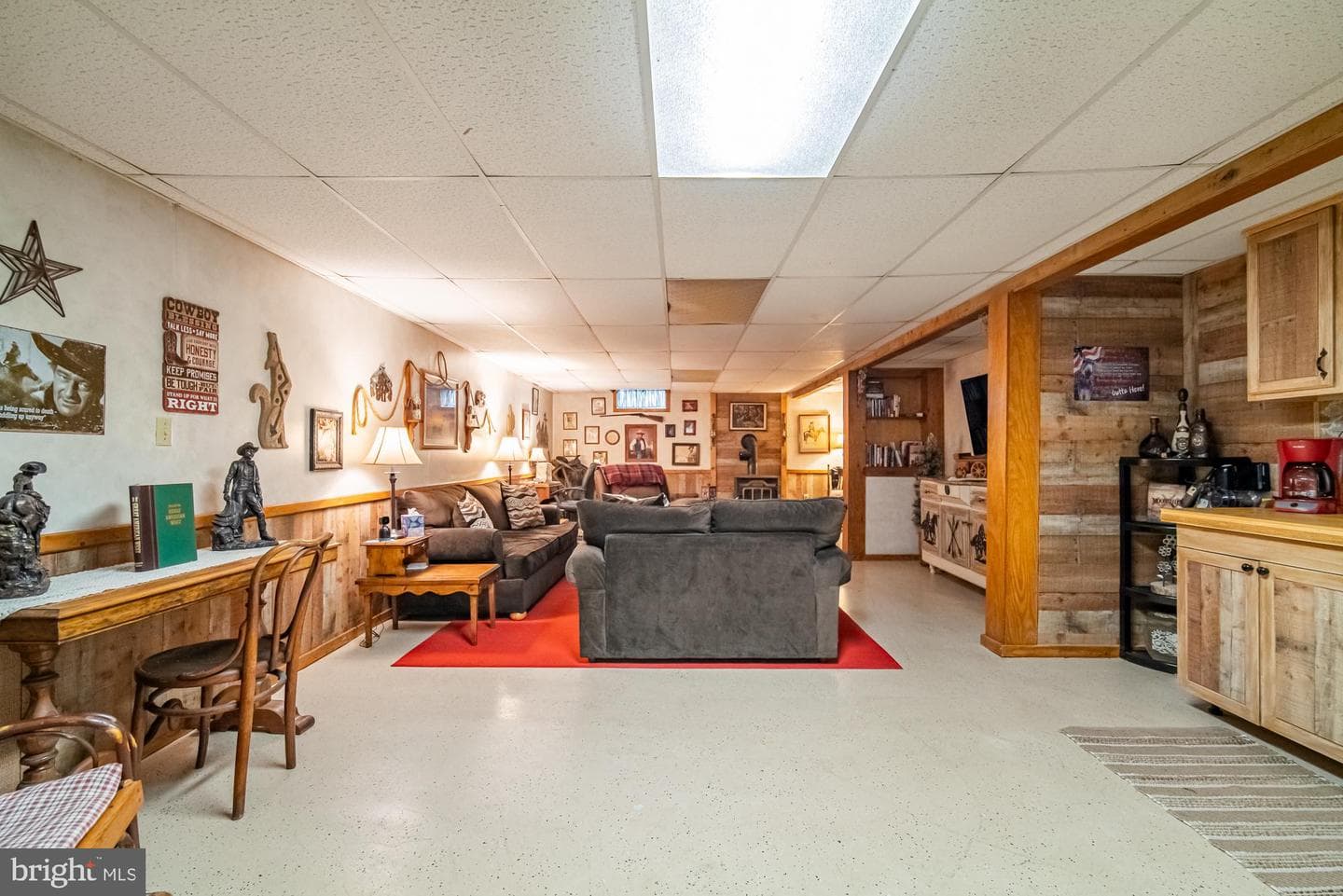 1398 Manor Road photo 22