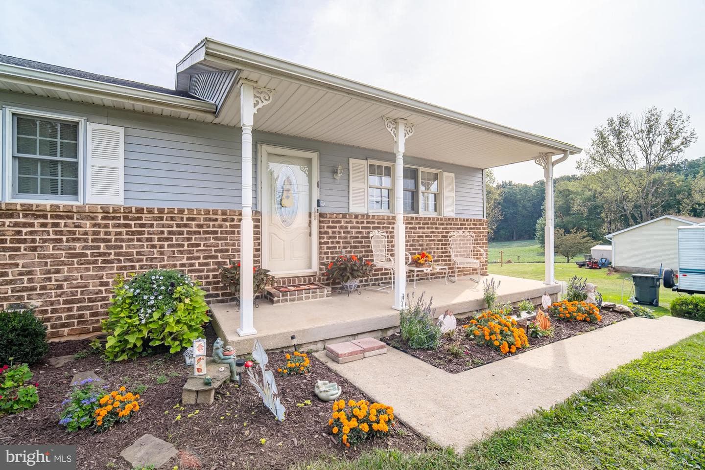 1398 Manor Road photo 35