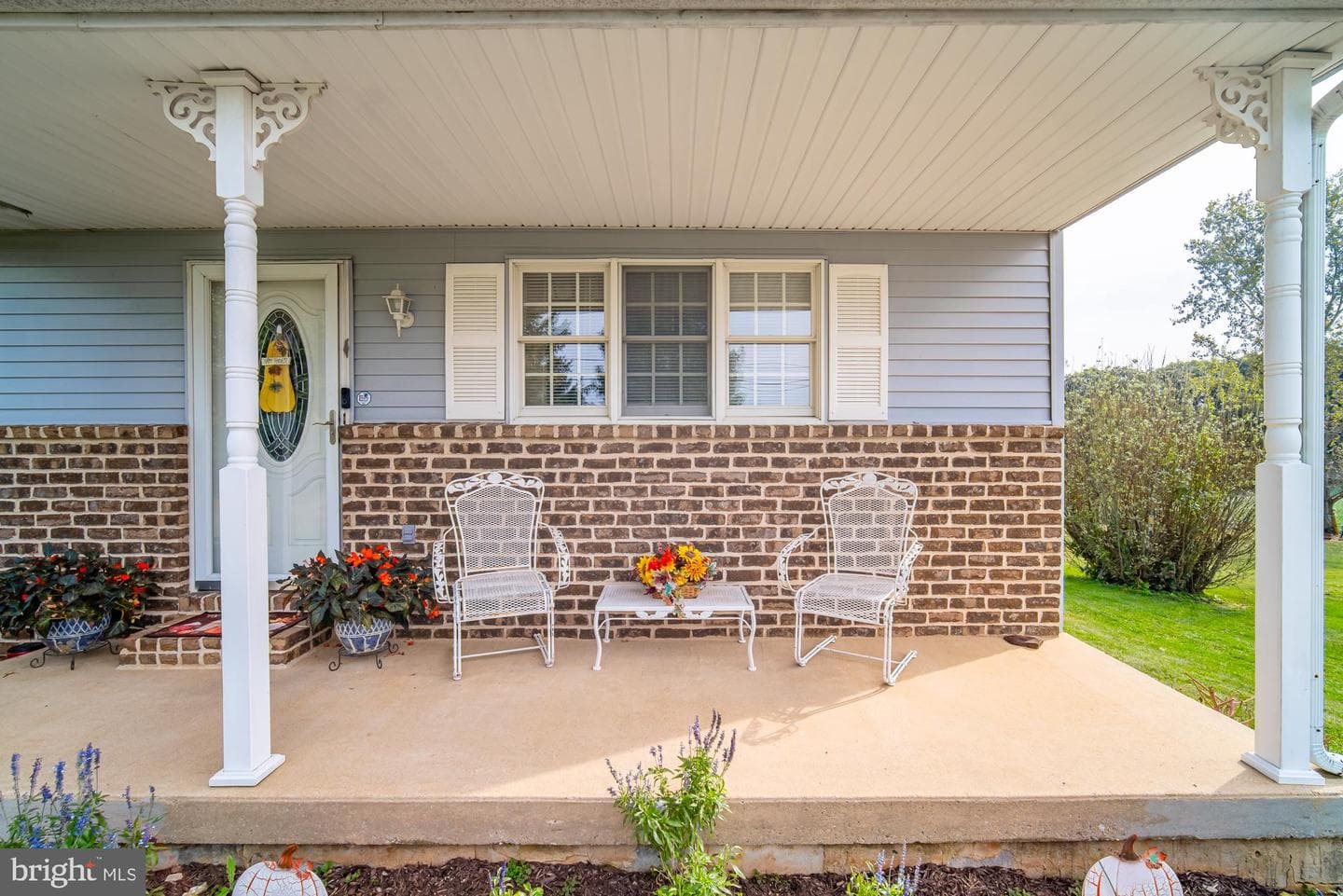 1398 Manor Road photo 36