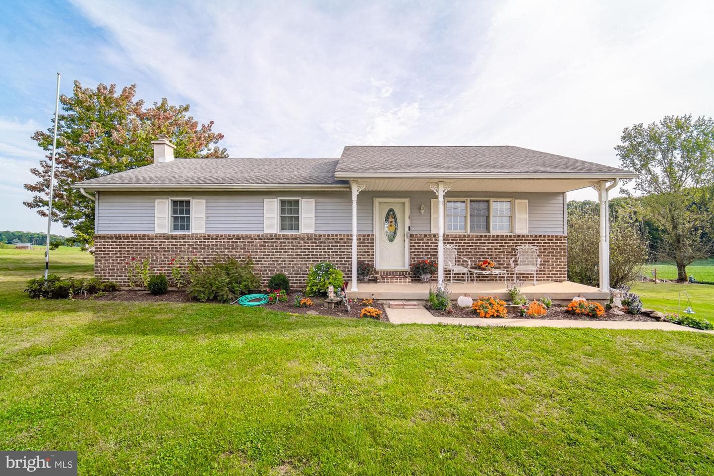 1398 Manor Road photo 37