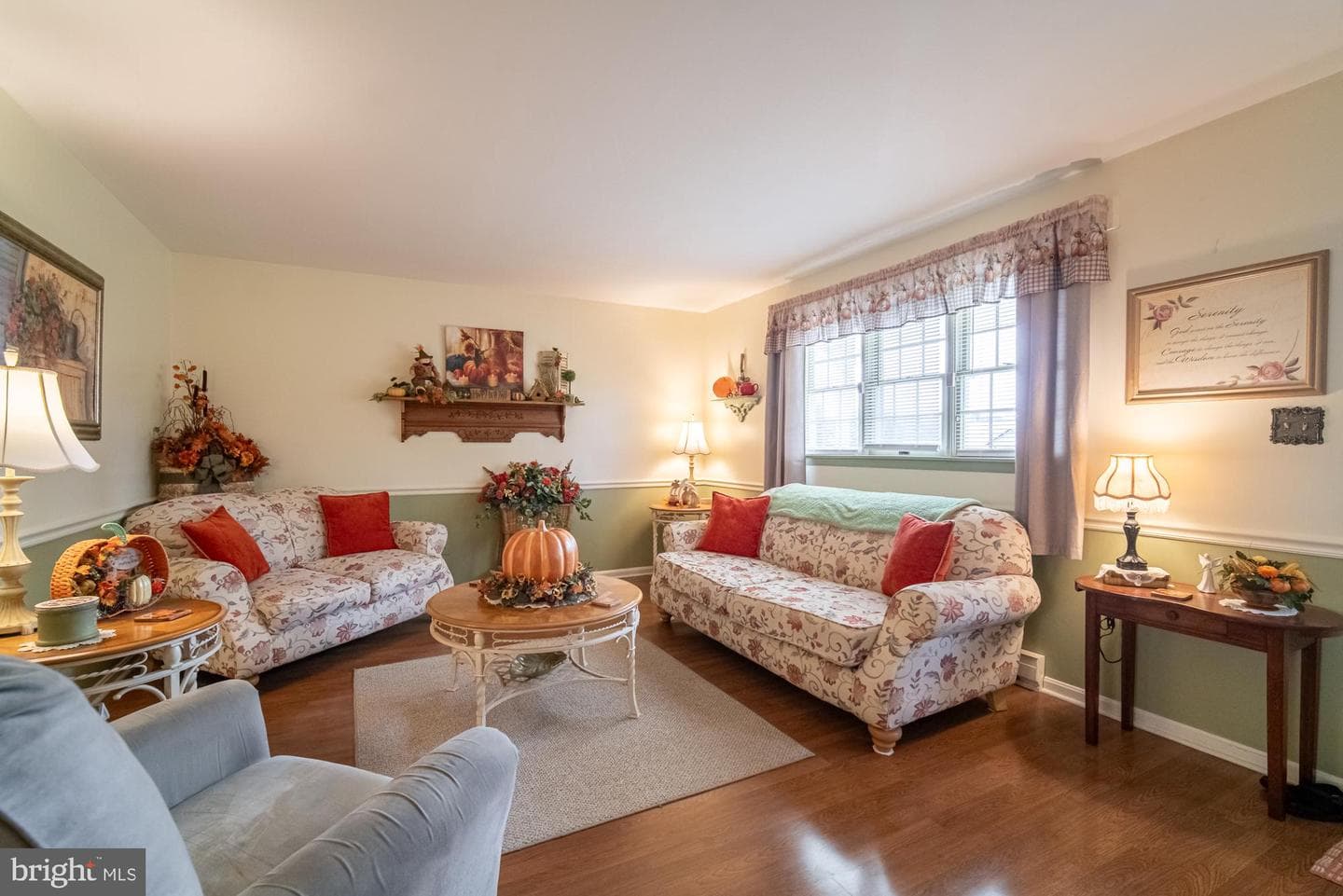 1398 Manor Road photo 6