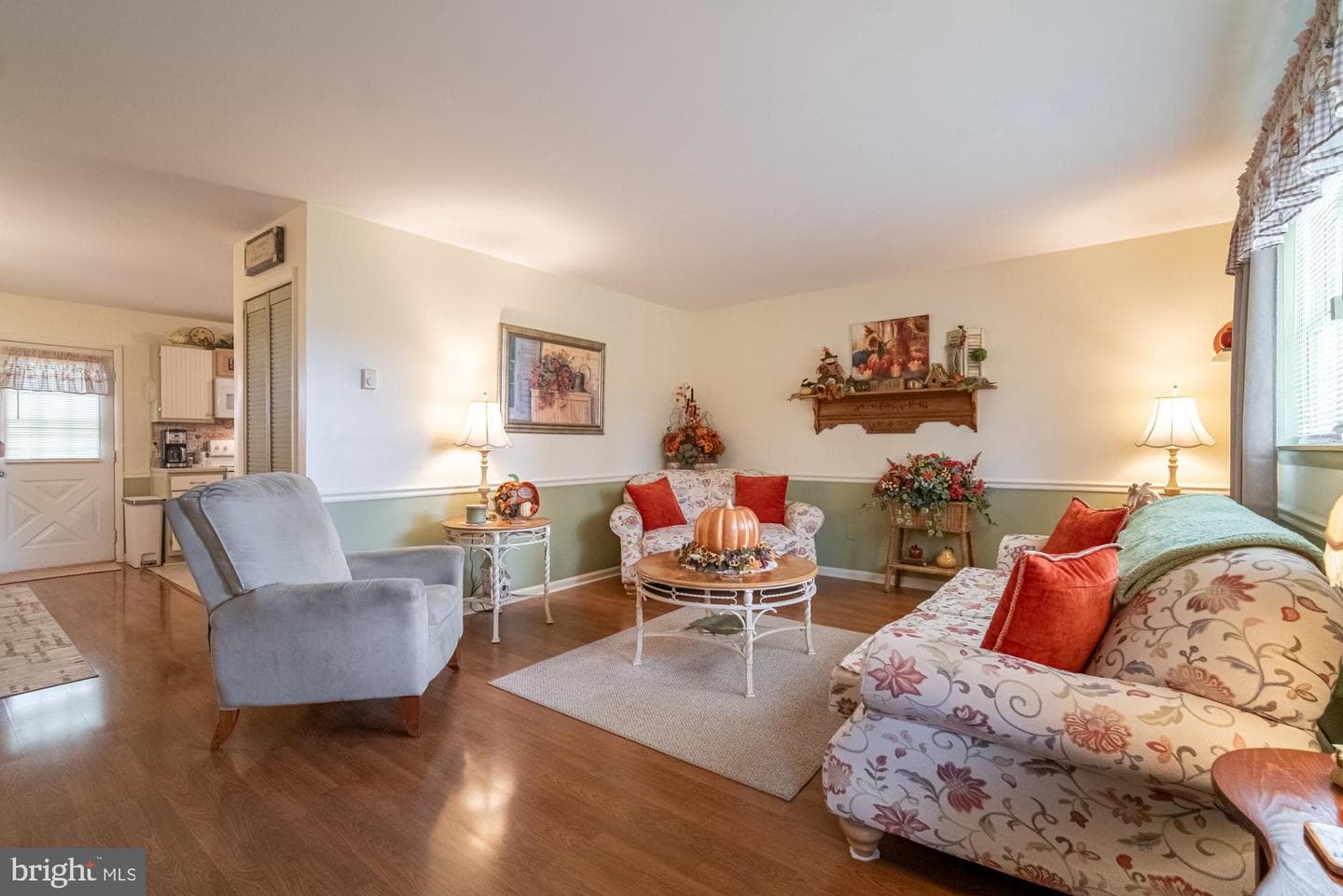 1398 Manor Road photo 8