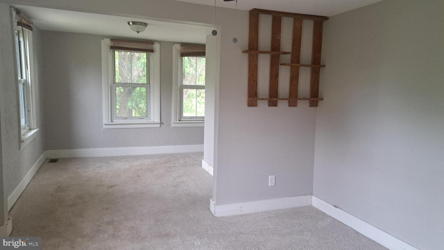 21 N York Road photo 6