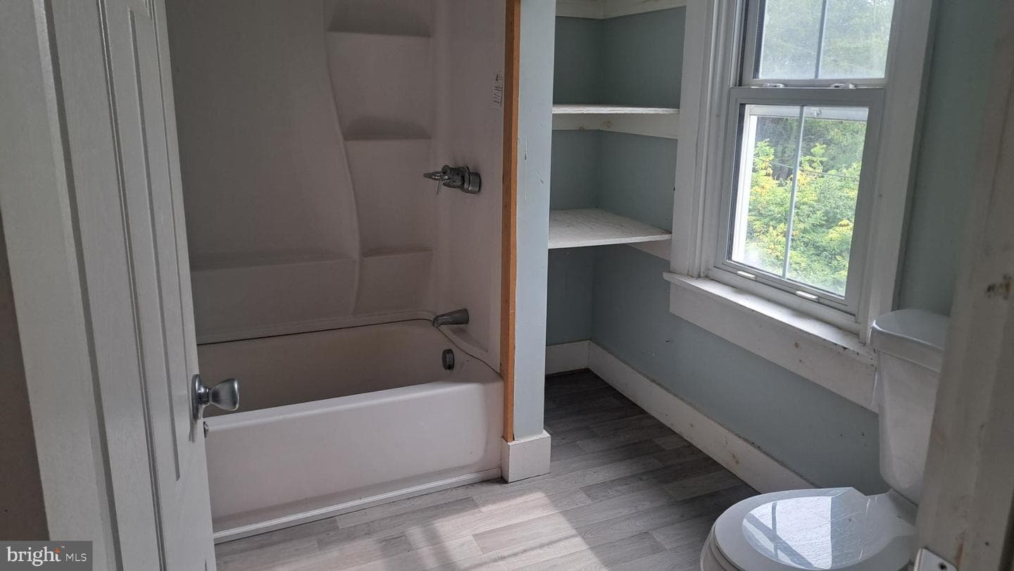 21 N York Road photo 7