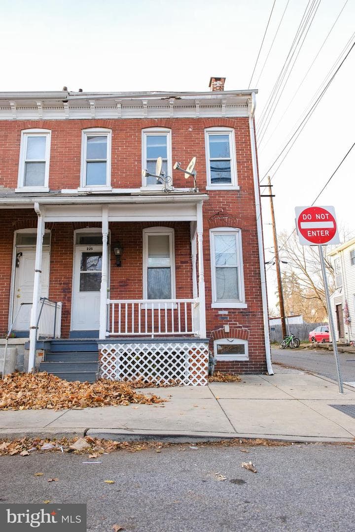 225 W Front Street, York